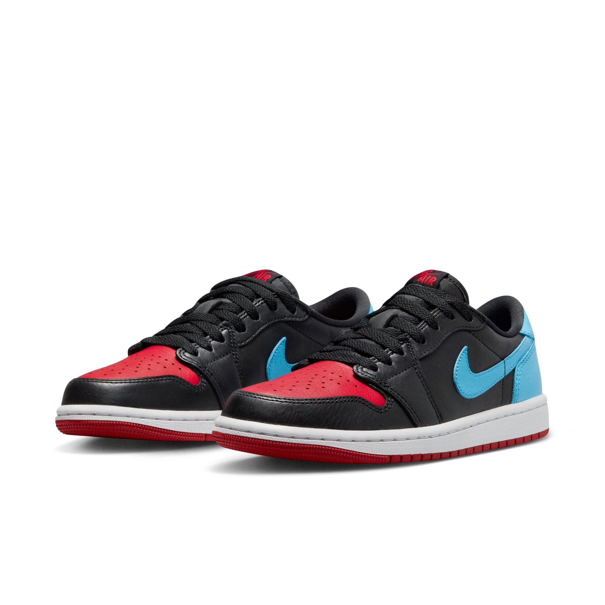 Jordan 1 Low OG "UNC to Chicago" Women's Shoe - BLACK/POWDER BLUE/GYM RED Thumbnail View 3