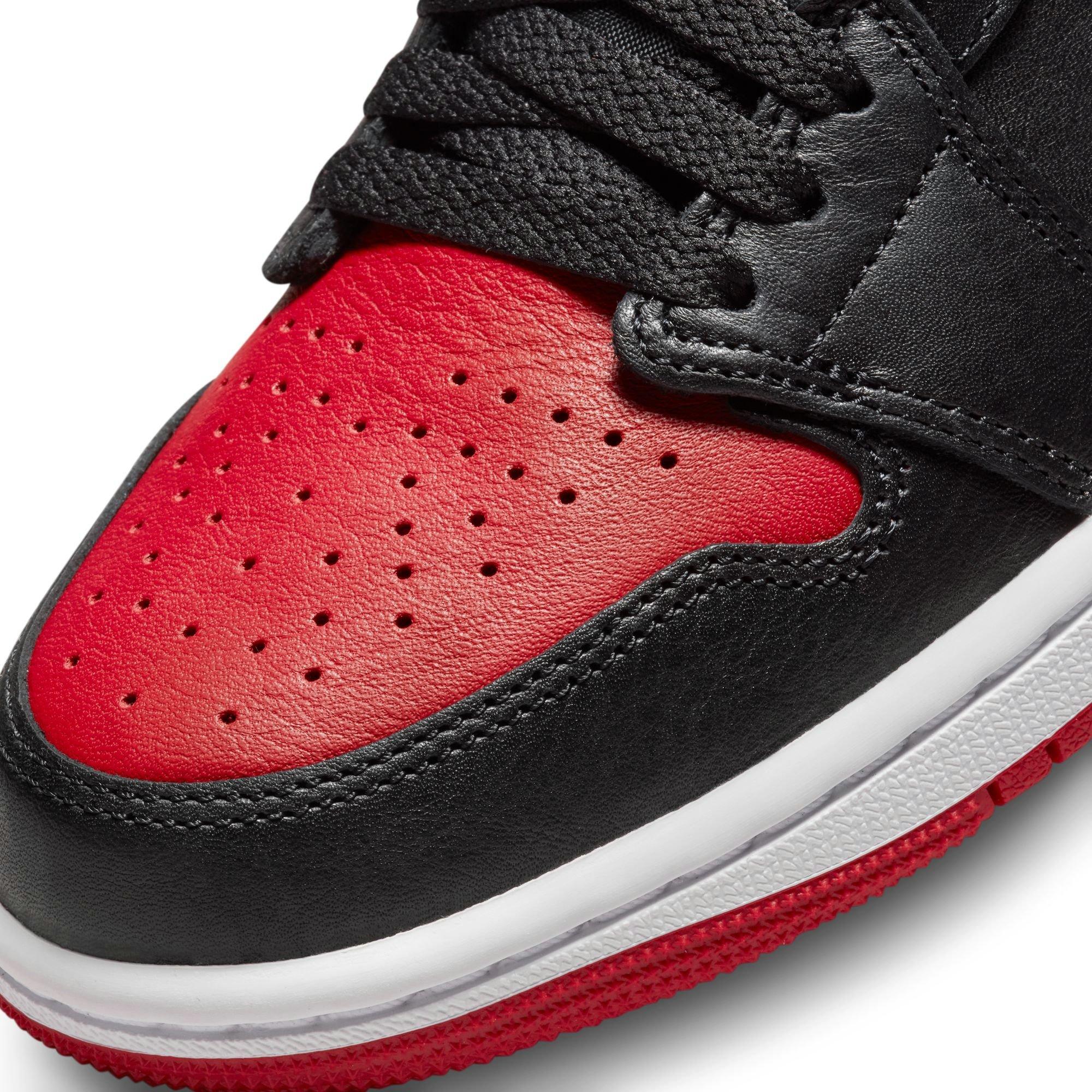 Jordan 1 Low OG "UNC to Chicago" Women's Shoe - BLACK/POWDER BLUE/GYM RED Thumbnail View 4