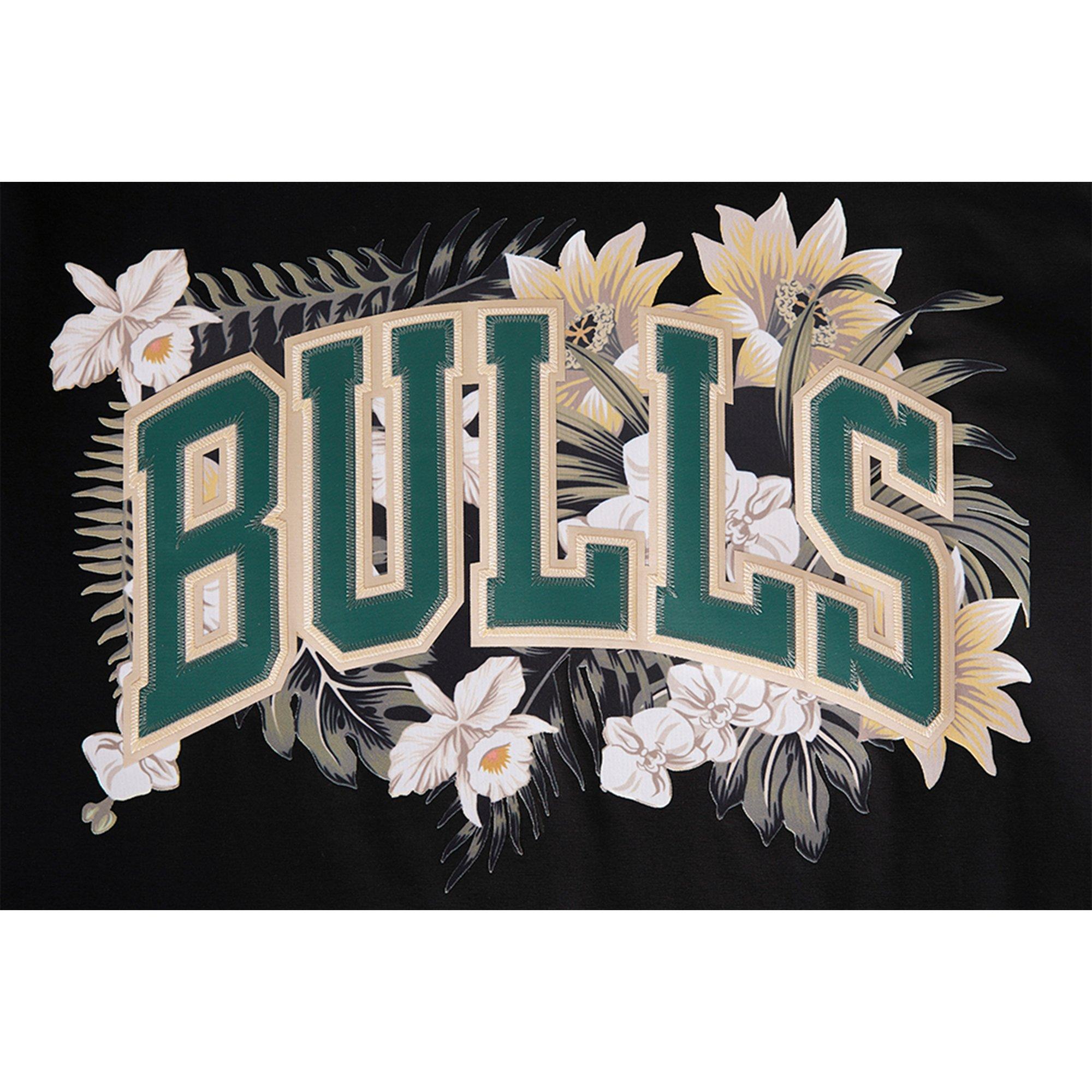 Pro Standard Men's Chicago Bulls Red Patch T-Shirt - Hibbett