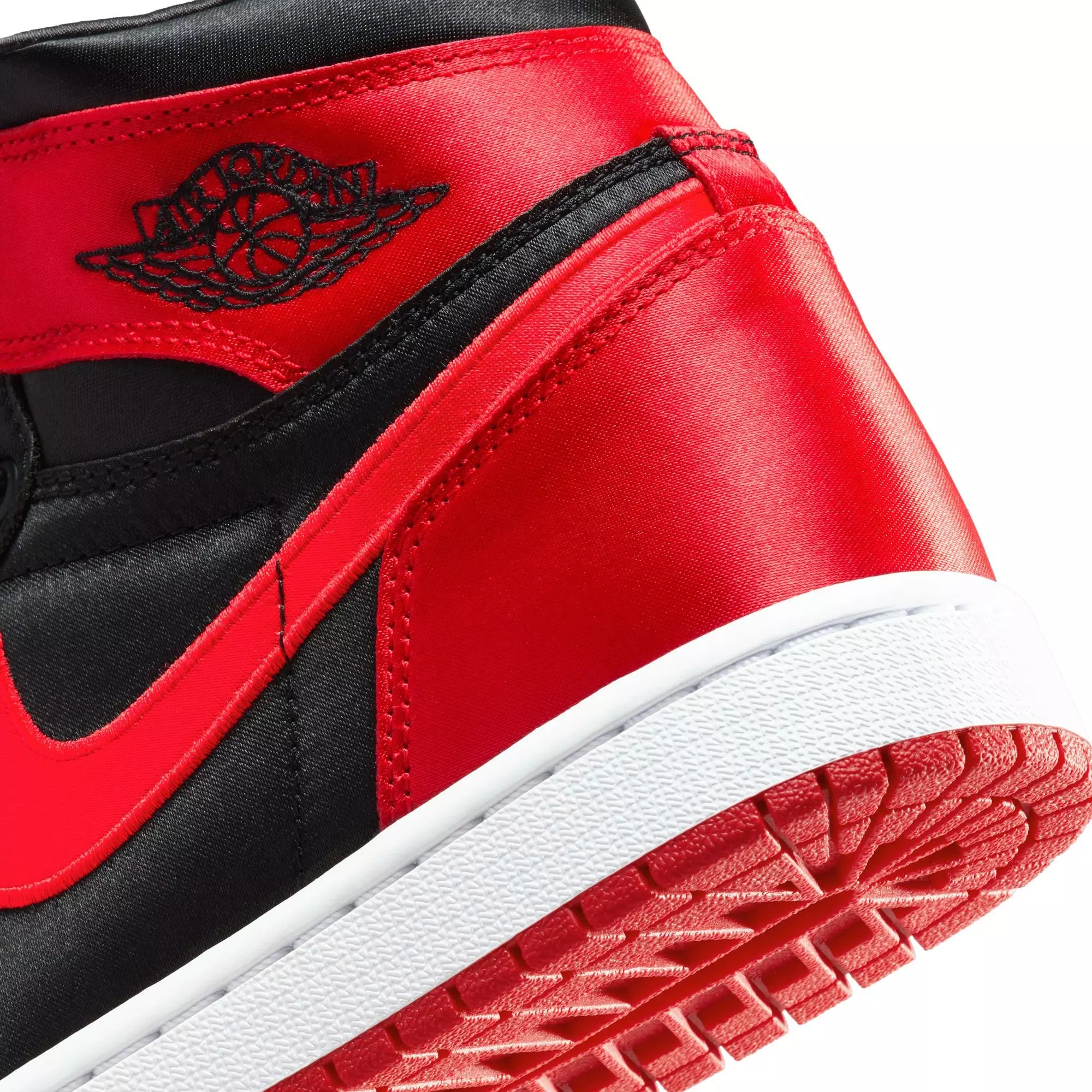 Jordan 1 Retro High OG "Satin Bred" Women's Shoe - BLACK/UNIVERSITY RED/WHITE