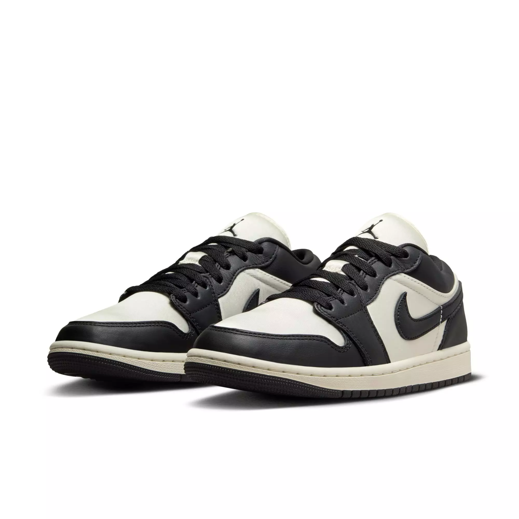 Jordan 1 Low SE "Sail/Black" Women's Shoe - OFF-WHITE/BLACK