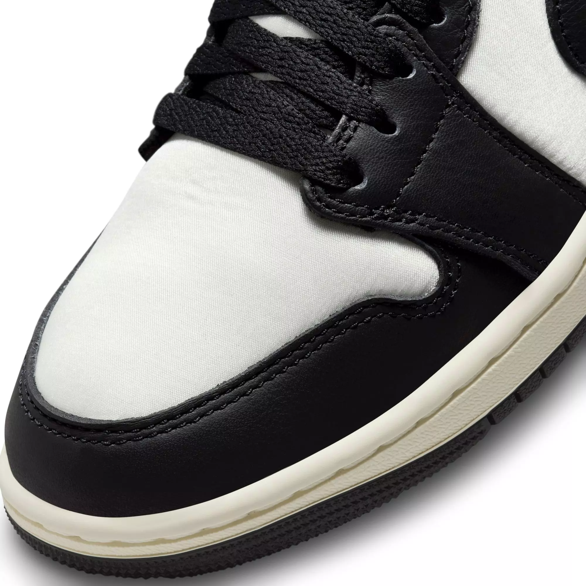 Jordan 1 Low SE "Sail/Black" Women's Shoe - OFF-WHITE/BLACK