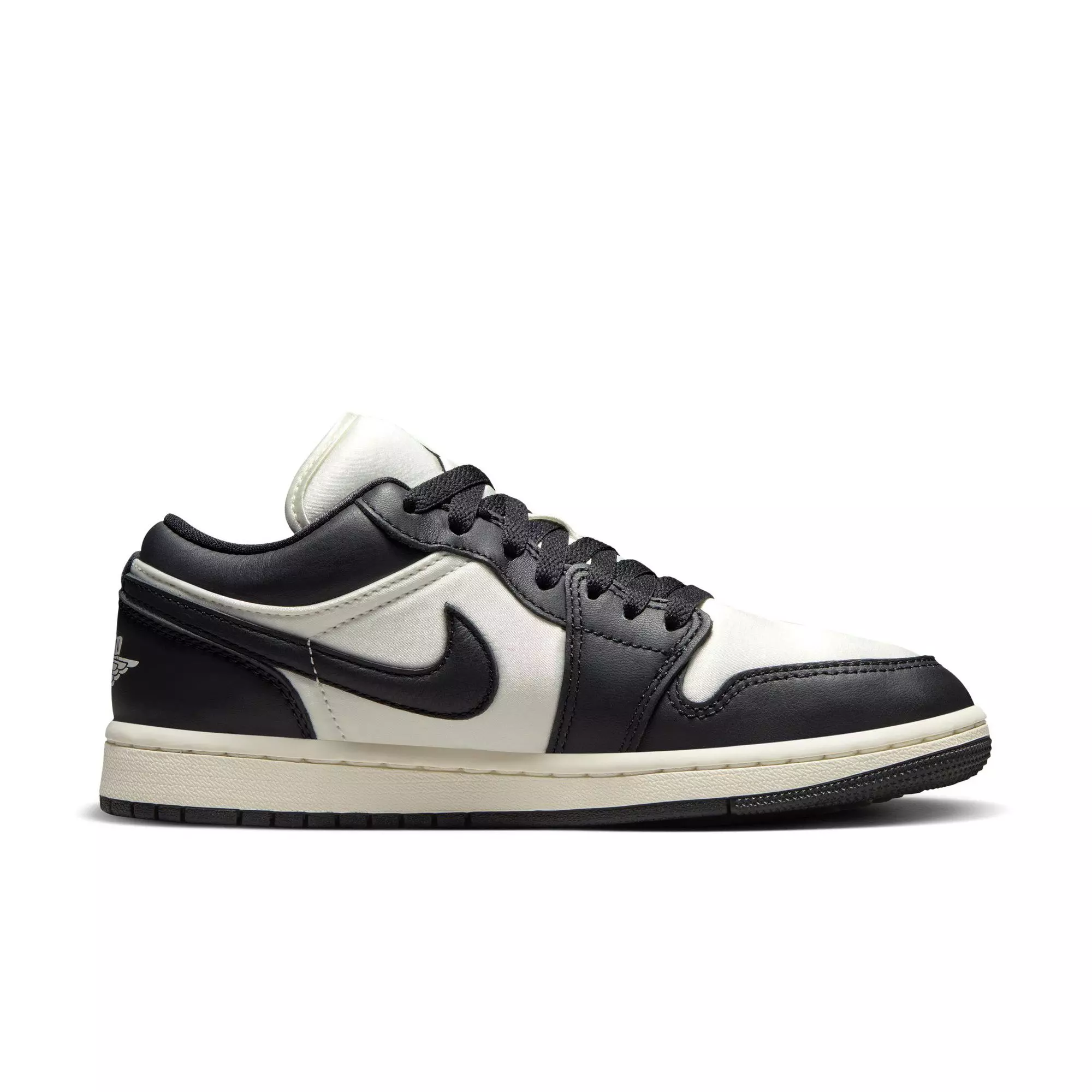 Jordan 1 Low SE "Sail/Black" Women's Shoe - OFF-WHITE/BLACK