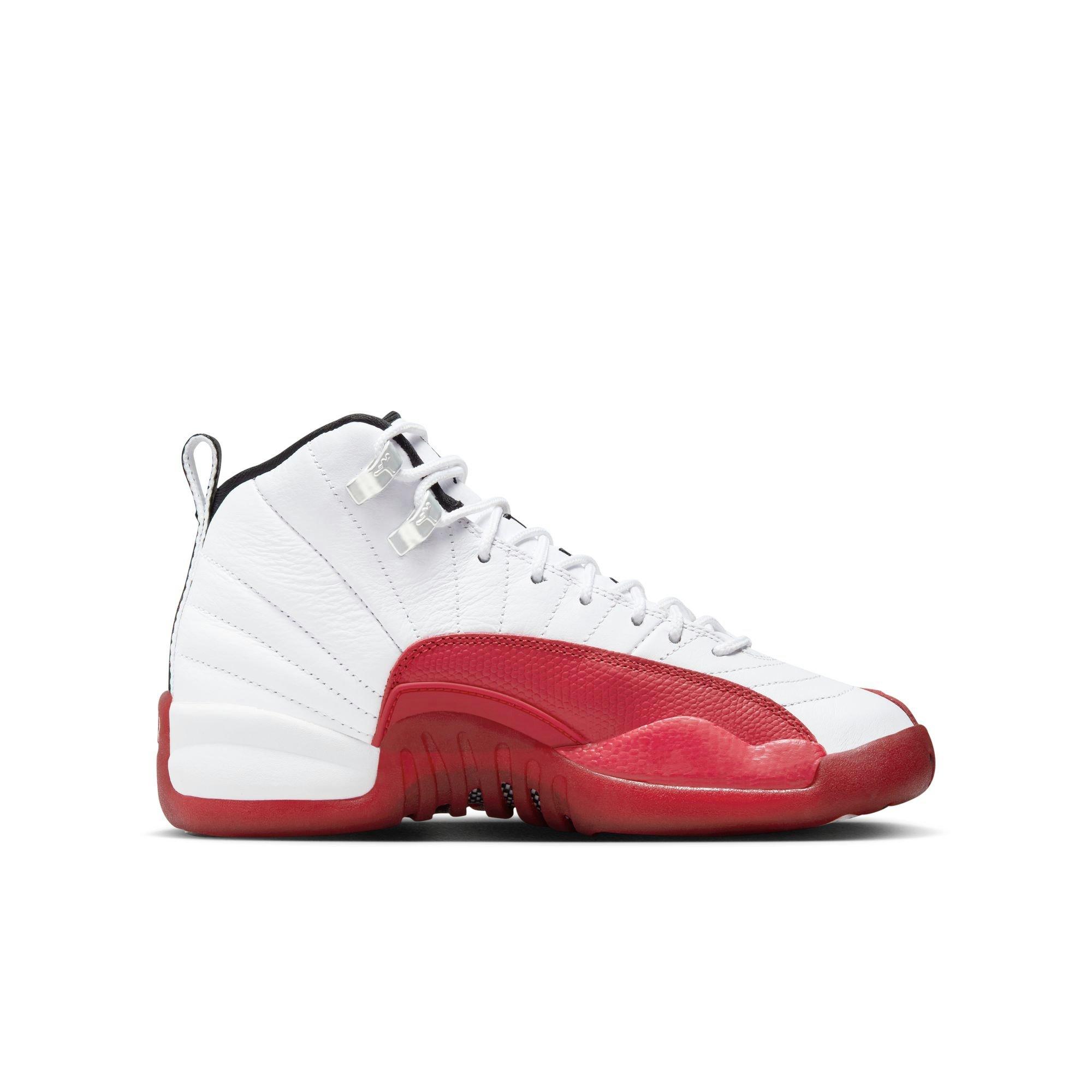 Jordan 12 store black hibbett sports