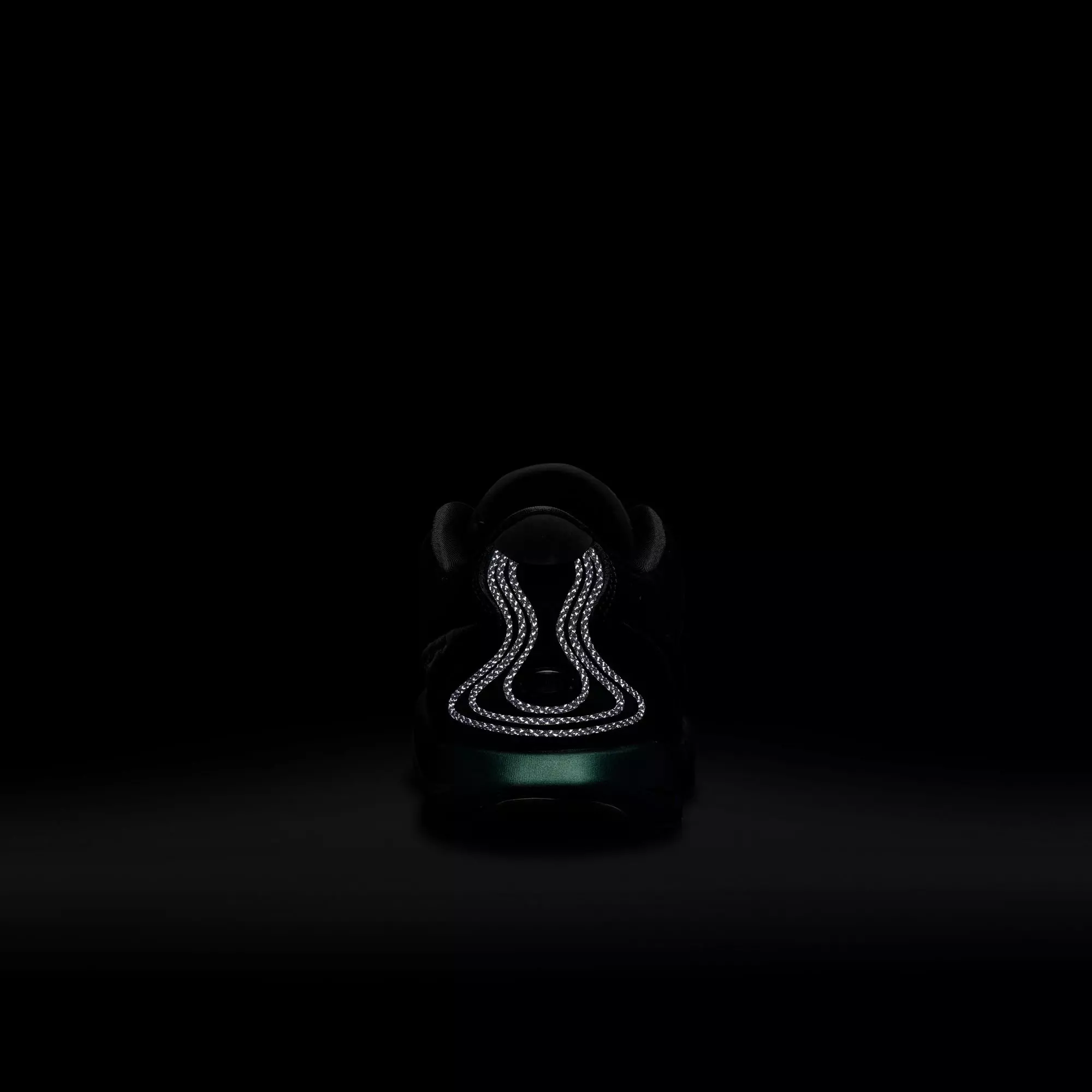 Nike LeBron XXI "Tahitian" Grade School Kids' Basketball Shoe - BLACK/METALLIC PEWTER/IRON GREY