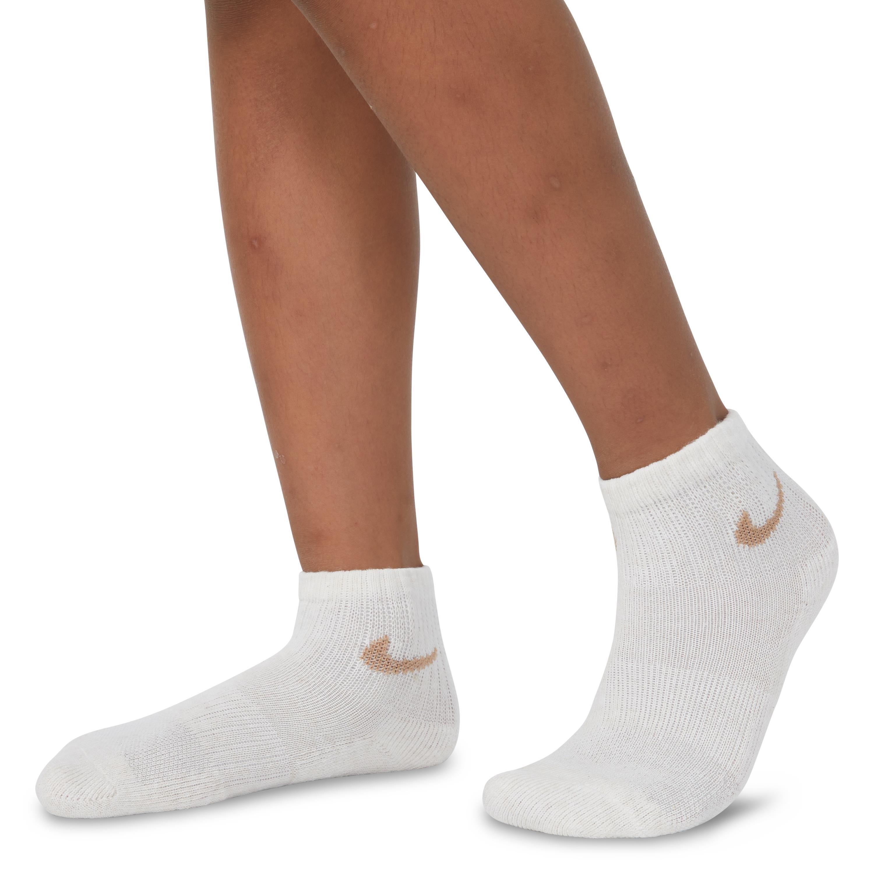 Nike quarter socks on feet best sale