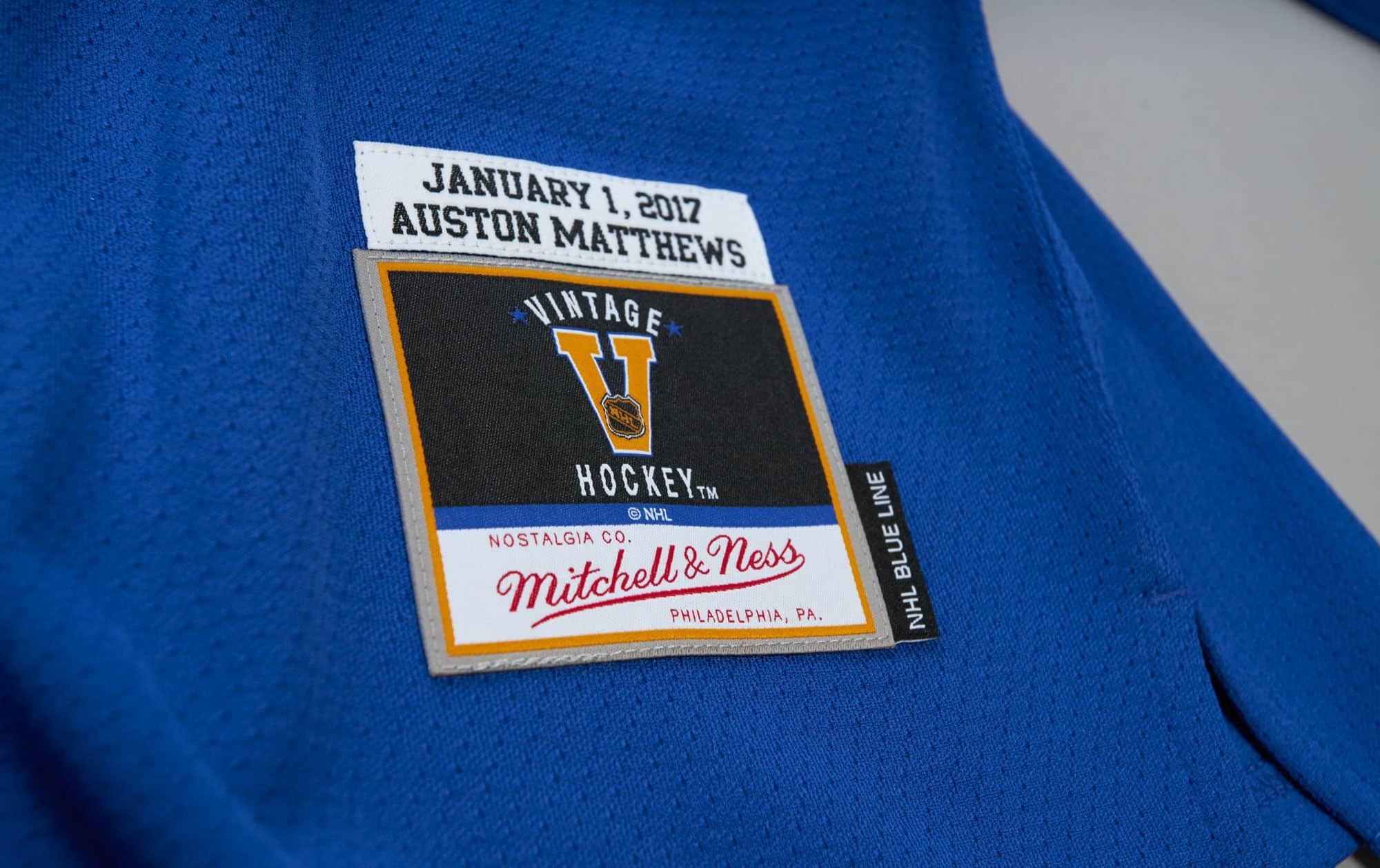 Mitchell & Ness Auston Matthews Maple Leafs 2017 Hockey Jersey - ROYAL/WHITE Thumbnail View 4