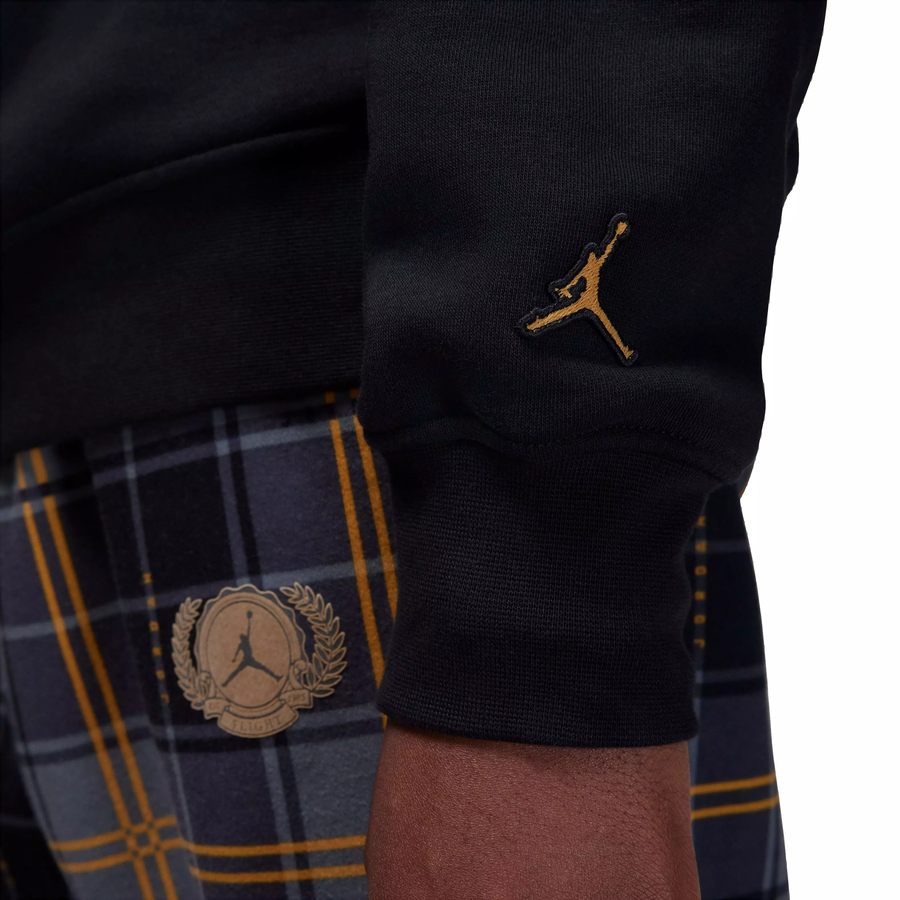 Jordan Men's Essential Holiday Fleece Crew - BLACK/GOLD