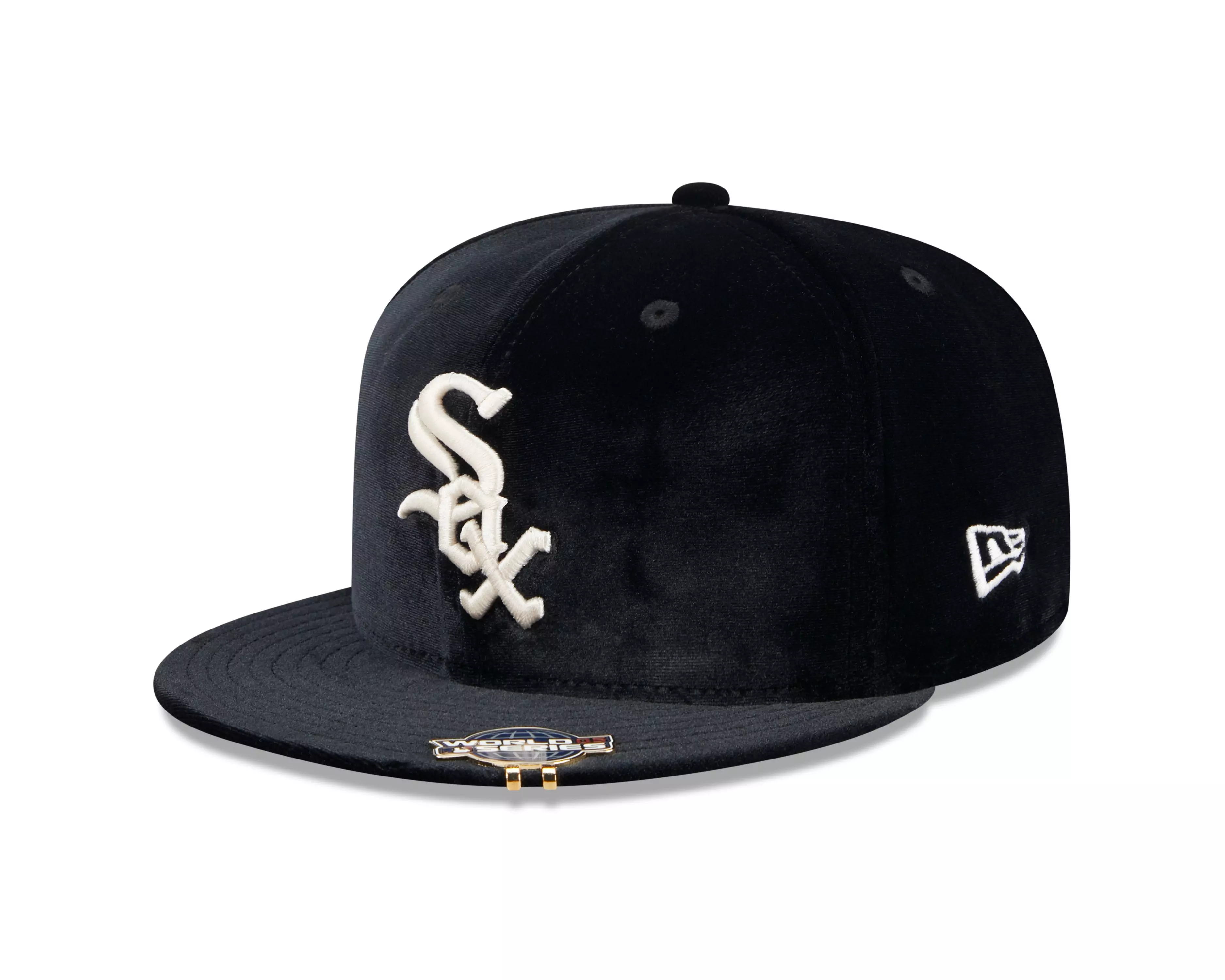New Era Velvet Visor Clip Chicago White Sox Fitted Hat - Black - BLACK