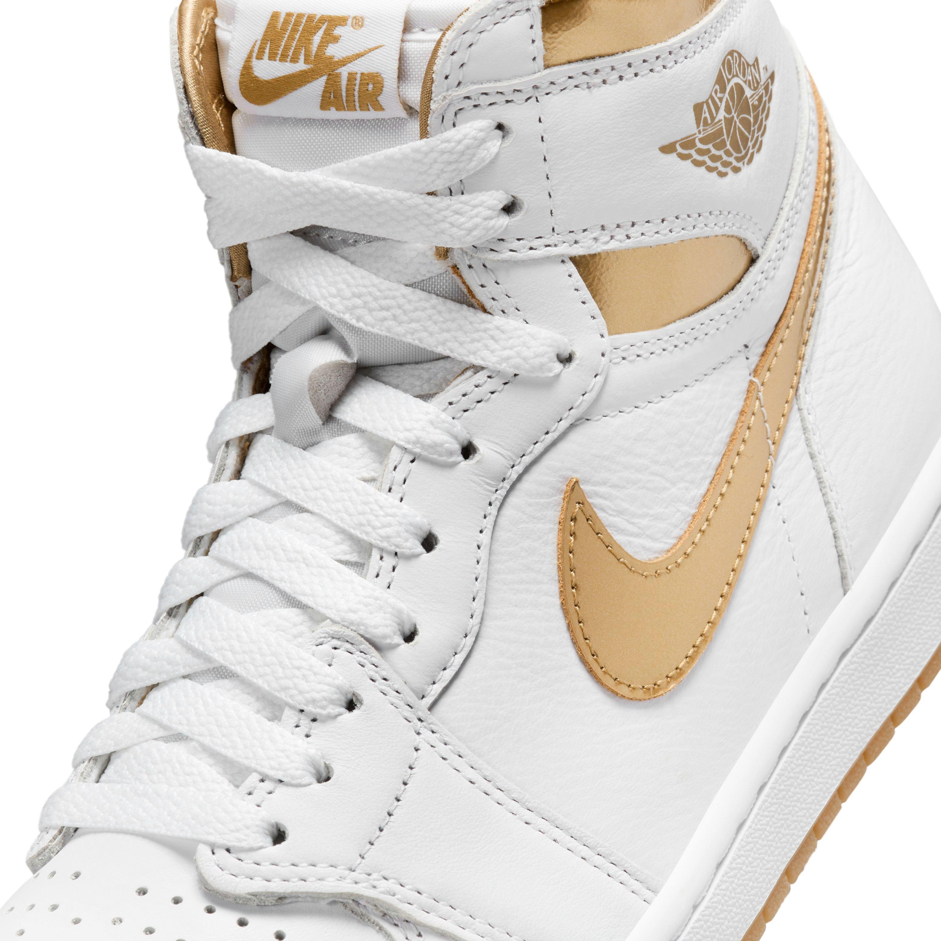 Jordan 1 Retro High OG "Metallic Gold" Women's Shoe - WHITE/METALLIC GOLD/GUM LIGHT BROWN Thumbnail View 3