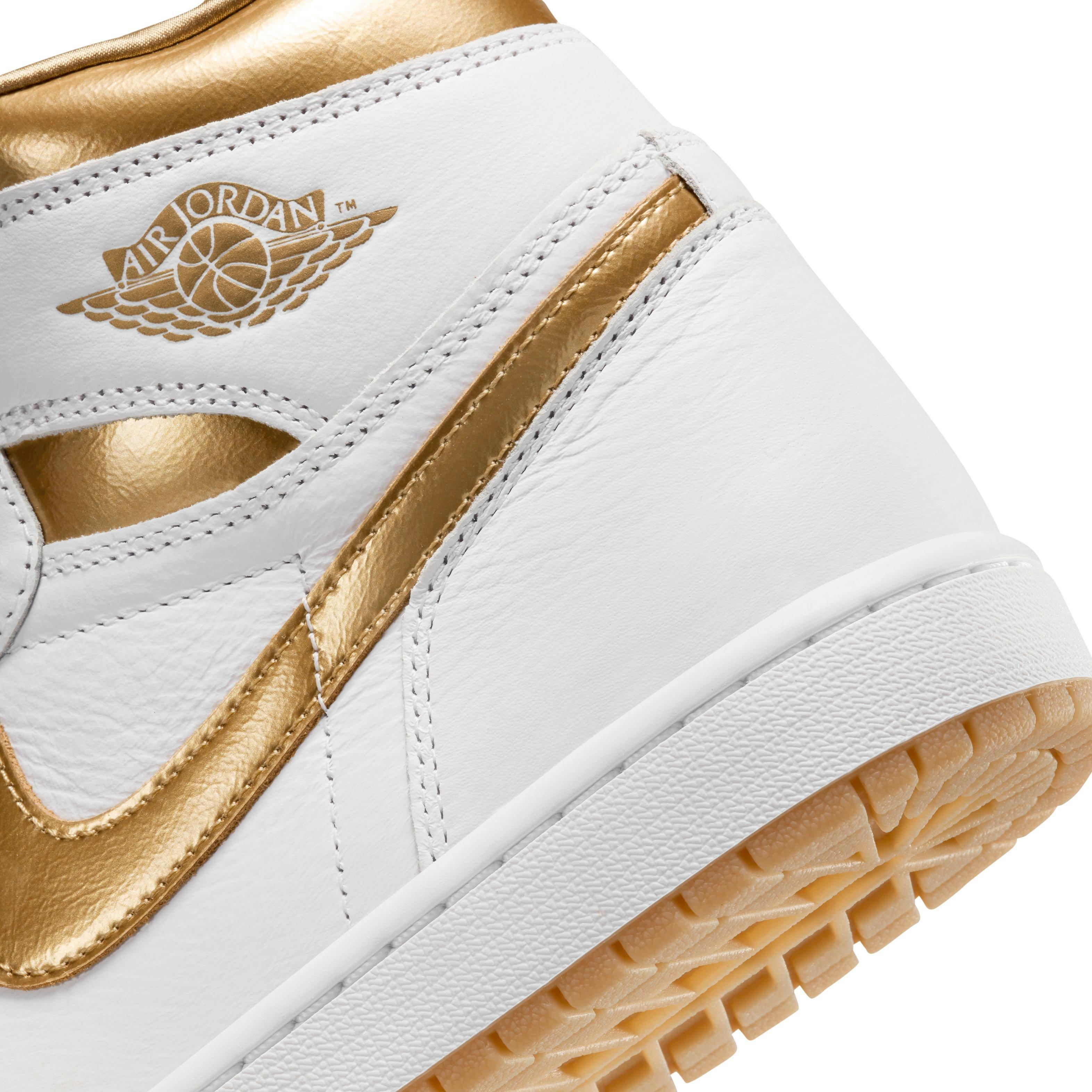 Jordan 1 Retro High OG "Metallic Gold" Women's Shoe - WHITE/METALLIC GOLD/GUM LIGHT BROWN Thumbnail View 4