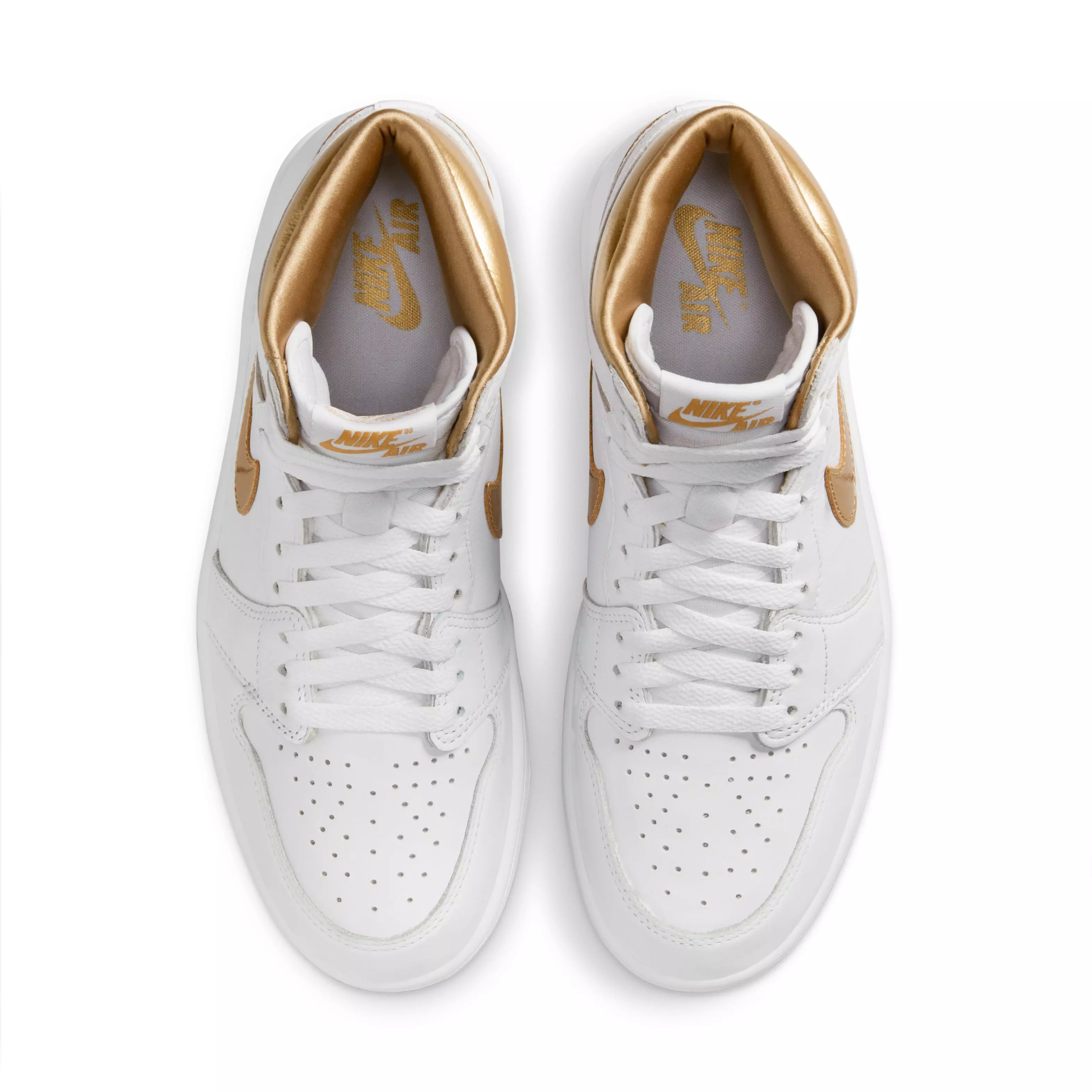 Jordan 1 Retro High OG "Metallic Gold" Women's Shoe - WHITE/METALLIC GOLD/GUM LIGHT BROWN