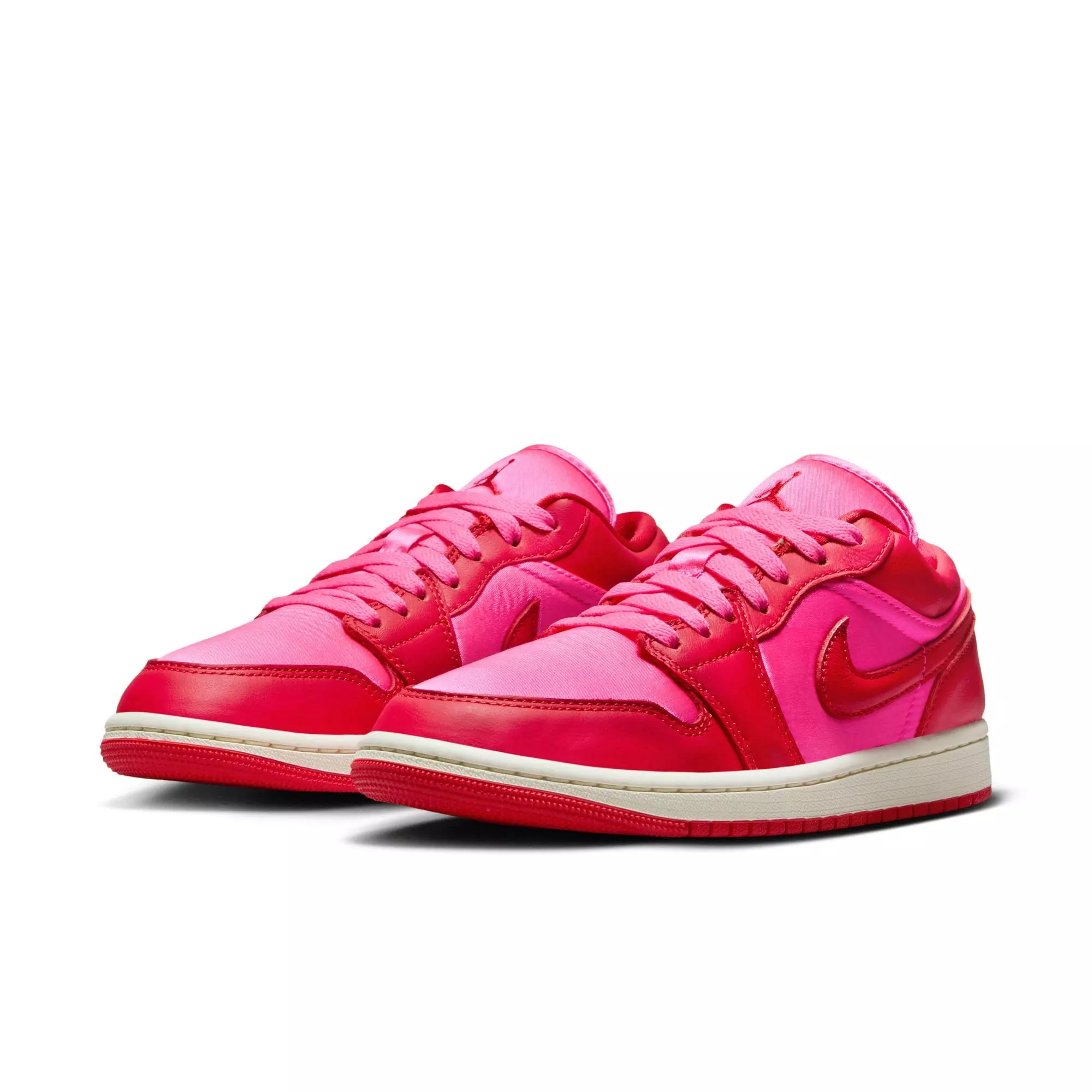 Jordan 1 Low SE "Pink Blast/Chile Red/Sail" Women's Shoe - PINK/RED
