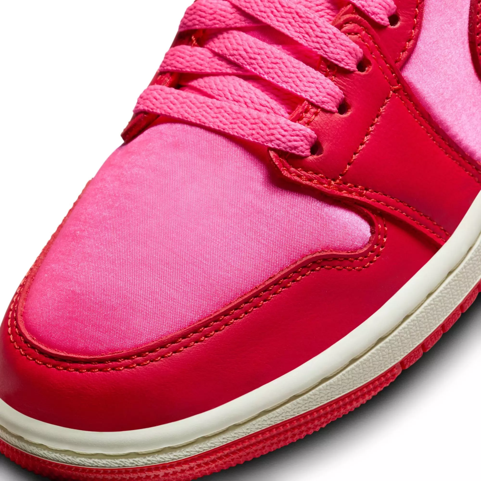 Jordan 1 Low SE "Pink Blast/Chile Red/Sail" Women's Shoe - PINK/RED