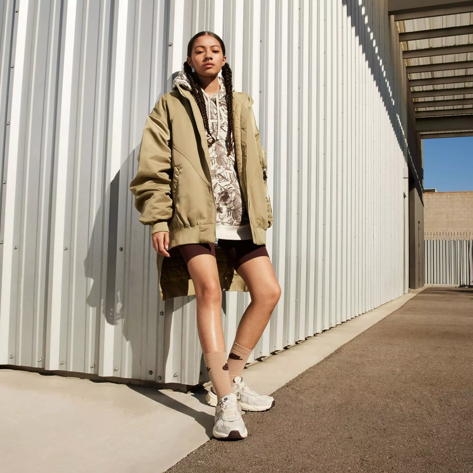 Nike V2K Run "Lt Orewood Brn/Light Bone/Khaki/Earth" Women's Shoe - TAN