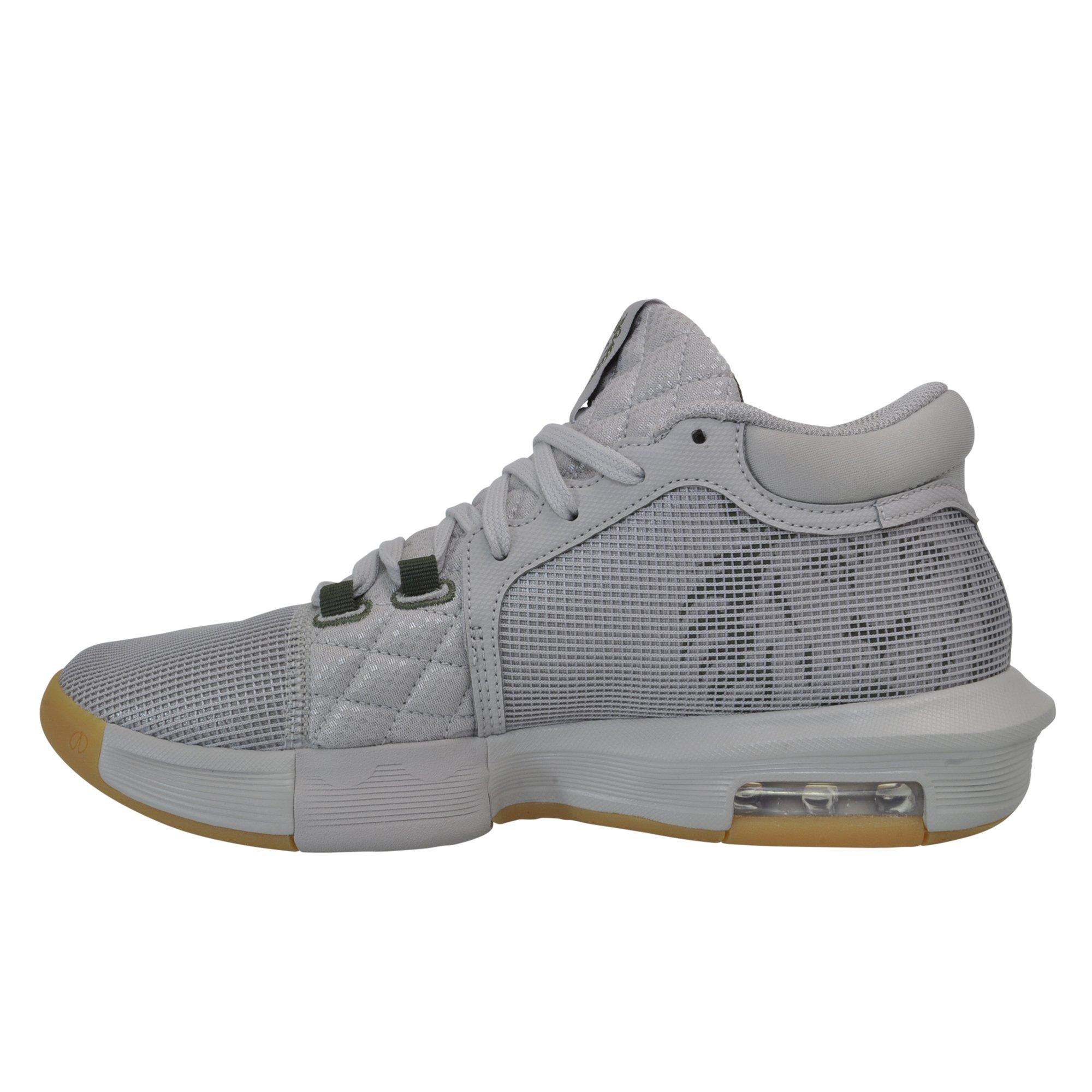 Nike LeBron Witness 8 