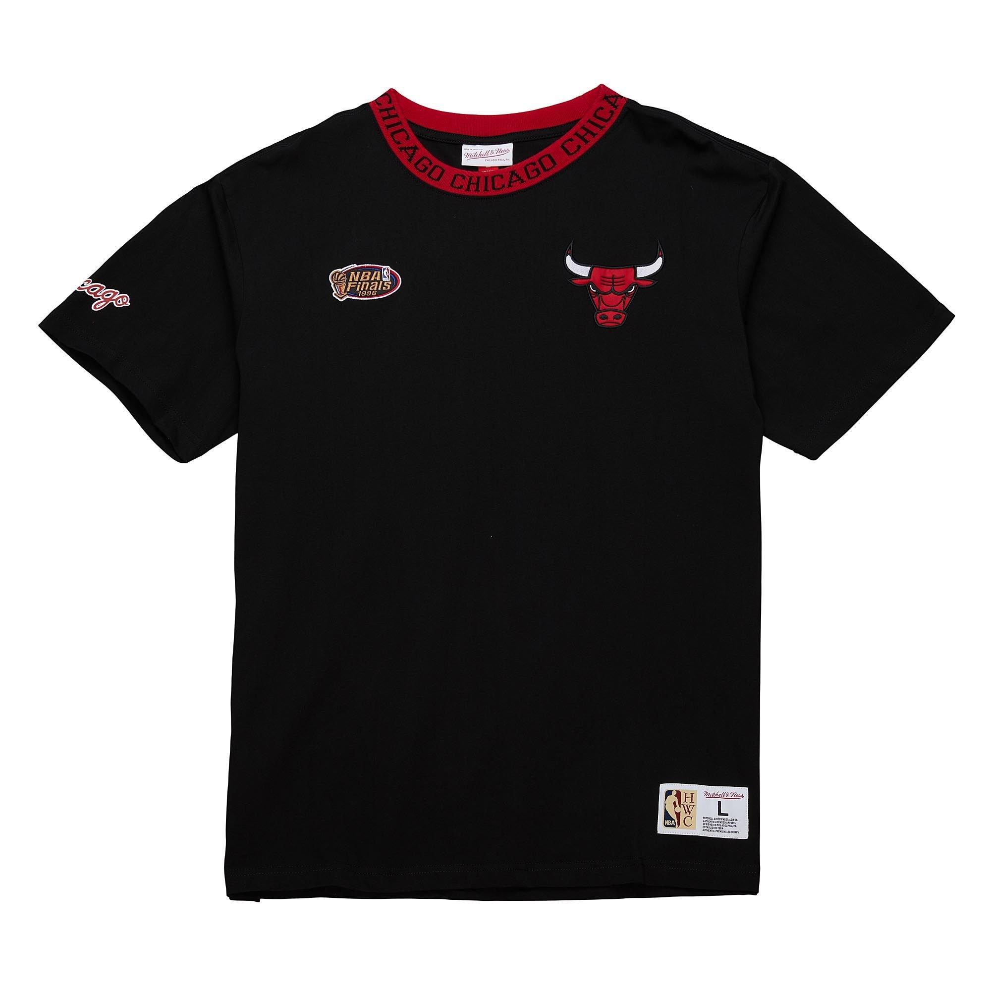 Mitchell & Ness Men's Jacquard Ringer Short Sleeve Vintage Chicago Bulls T-Shirt - Black - BLACK