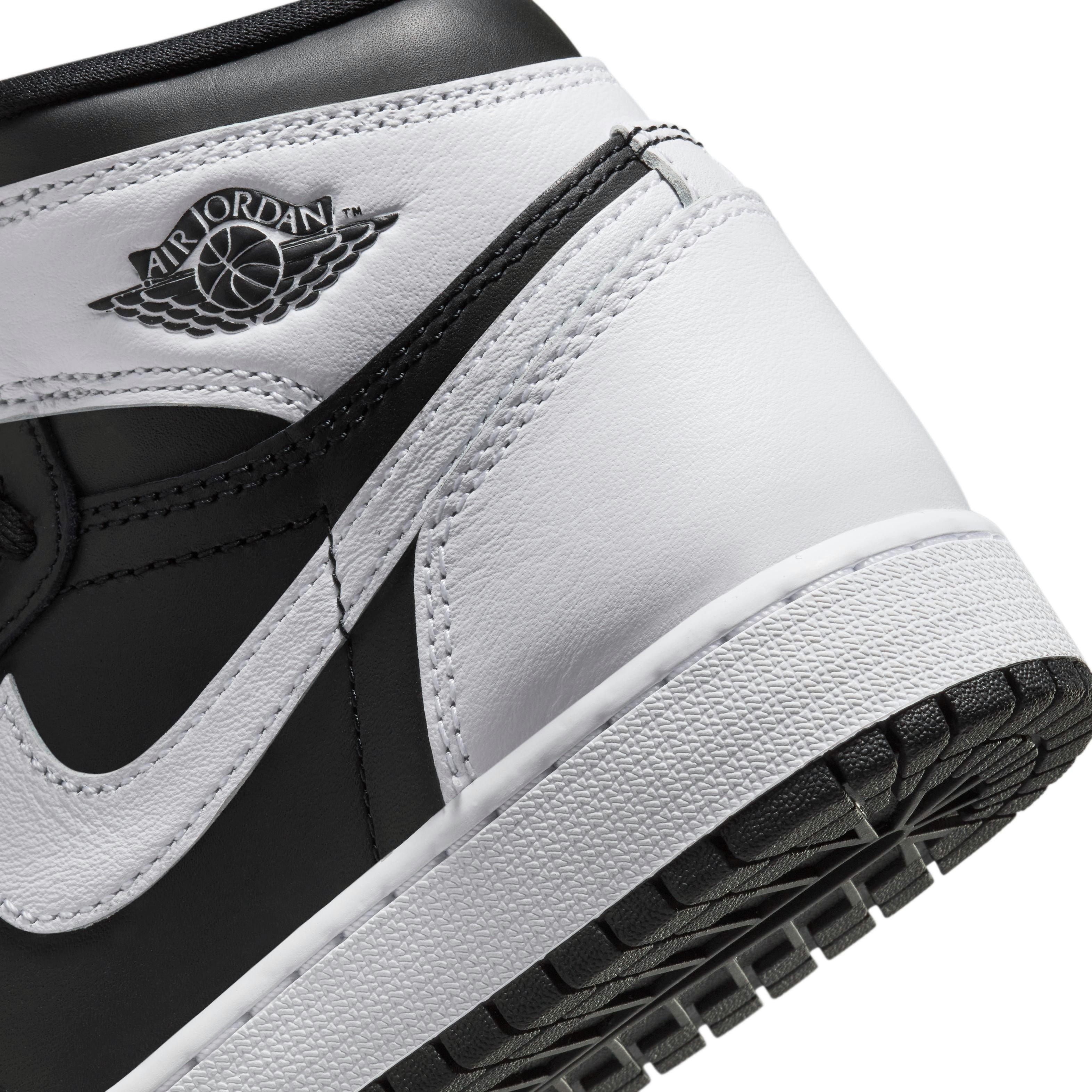 Jordan 1 Retro High OG Grade School Kids' "Black/White" Shoe