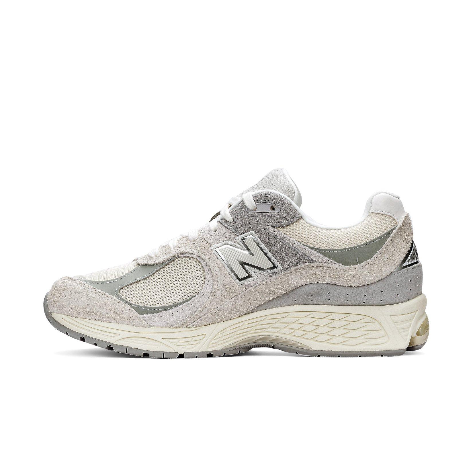 New Balance 2002R Unisex Linen/Concrete Shoe