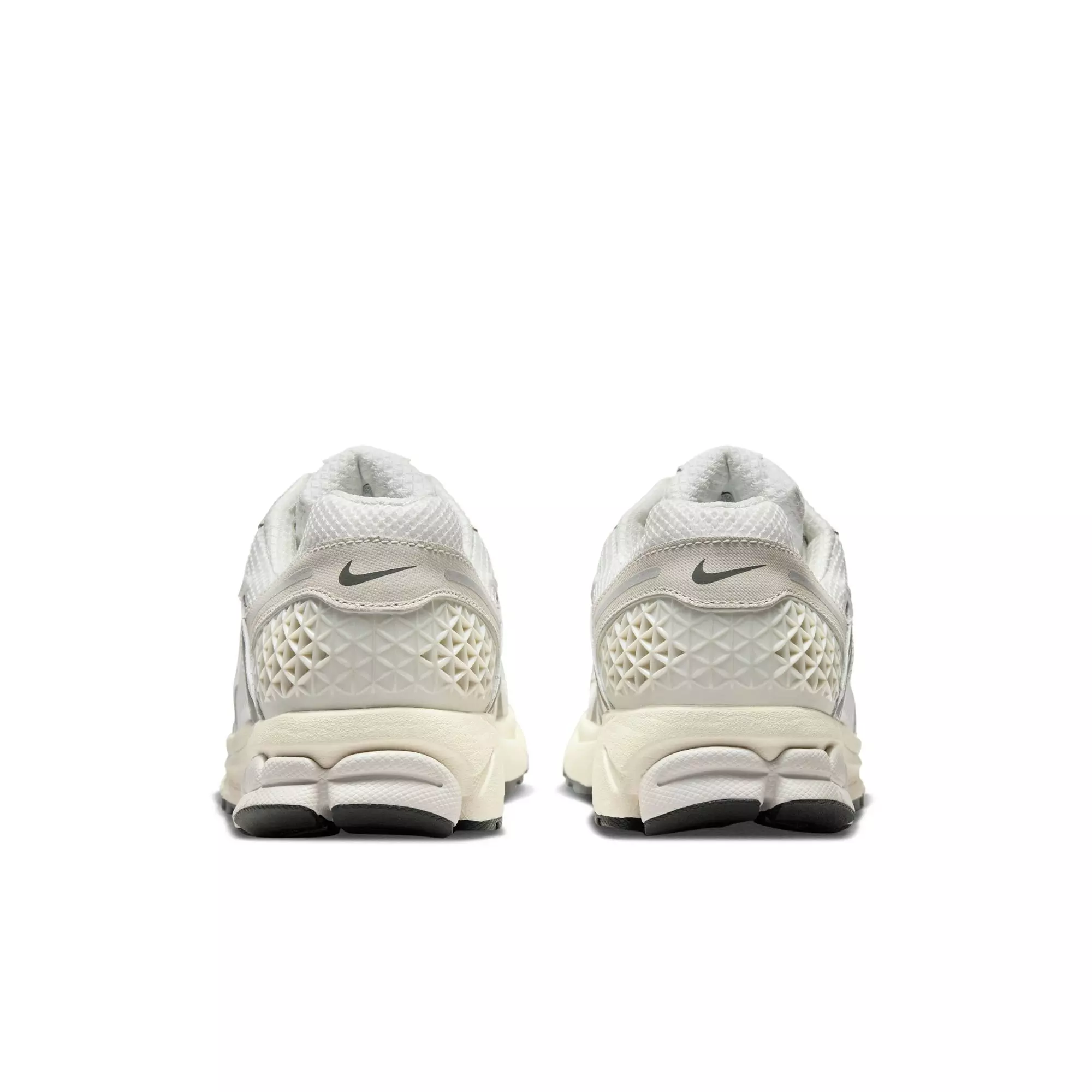 Nike Vomero 5 "Platinum Tint/Photon Dust/Cashmere" Men's Shoe - PLATINUM