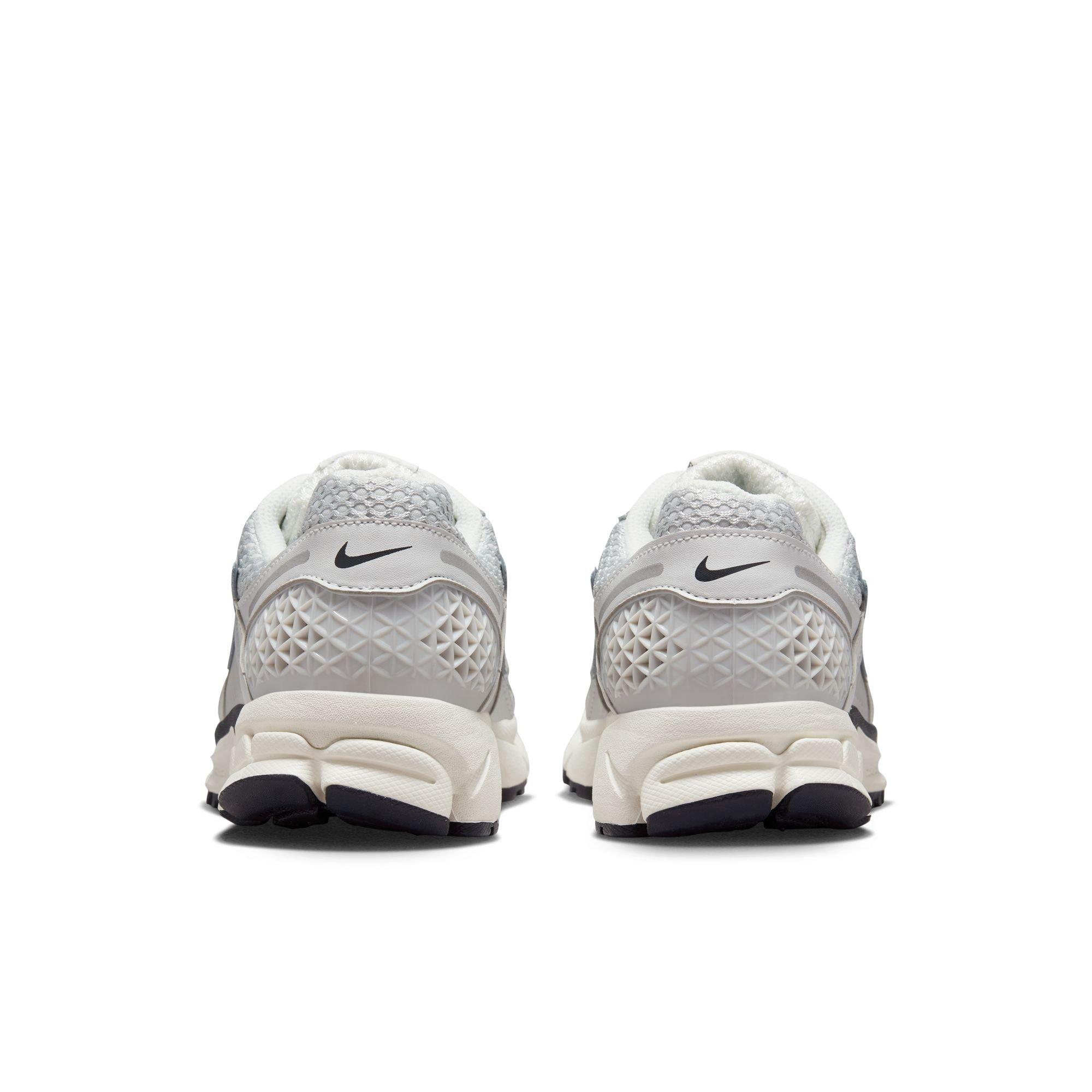 Nike Zoom 5 Women's Photon Dust/Chrome/Gridiron/Sail Shoe