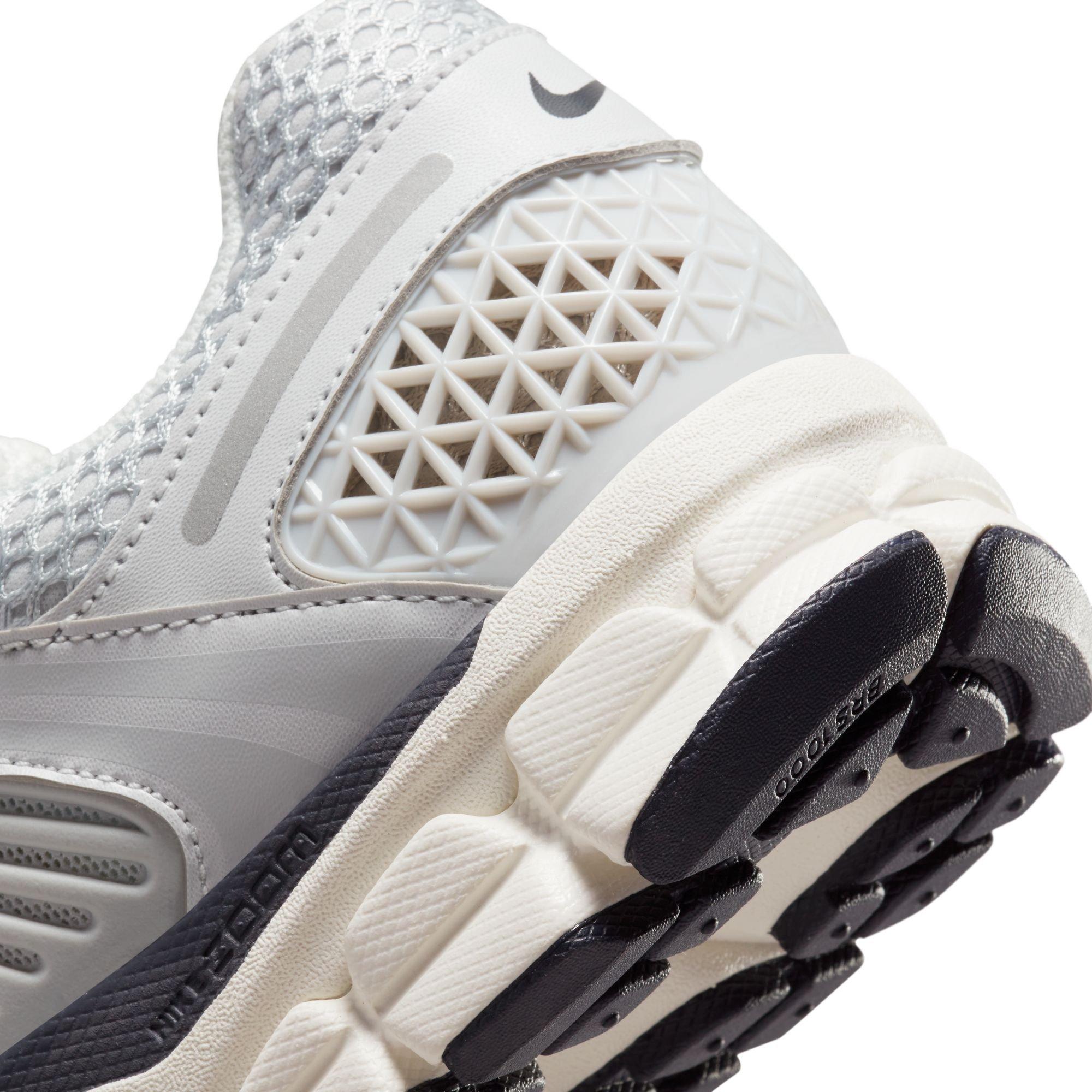 Nike Zoom Vomero 5 "Photon Dust/Chrome/Gridiron/Sail" Women's Shoe - OFF-WHITE Thumbnail View 10