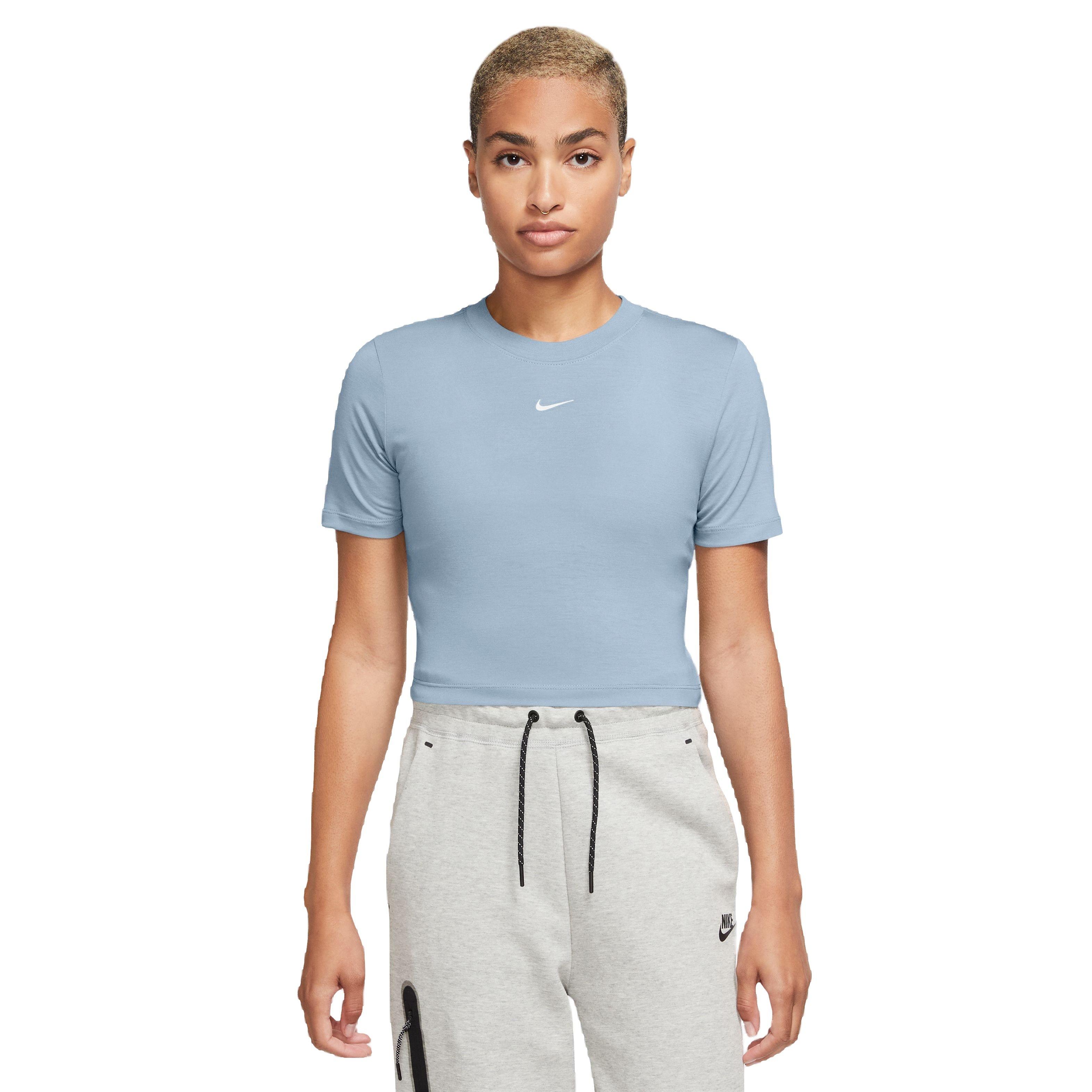 NIKE Sportswear Essential Womens Slim Fit Crop Tee