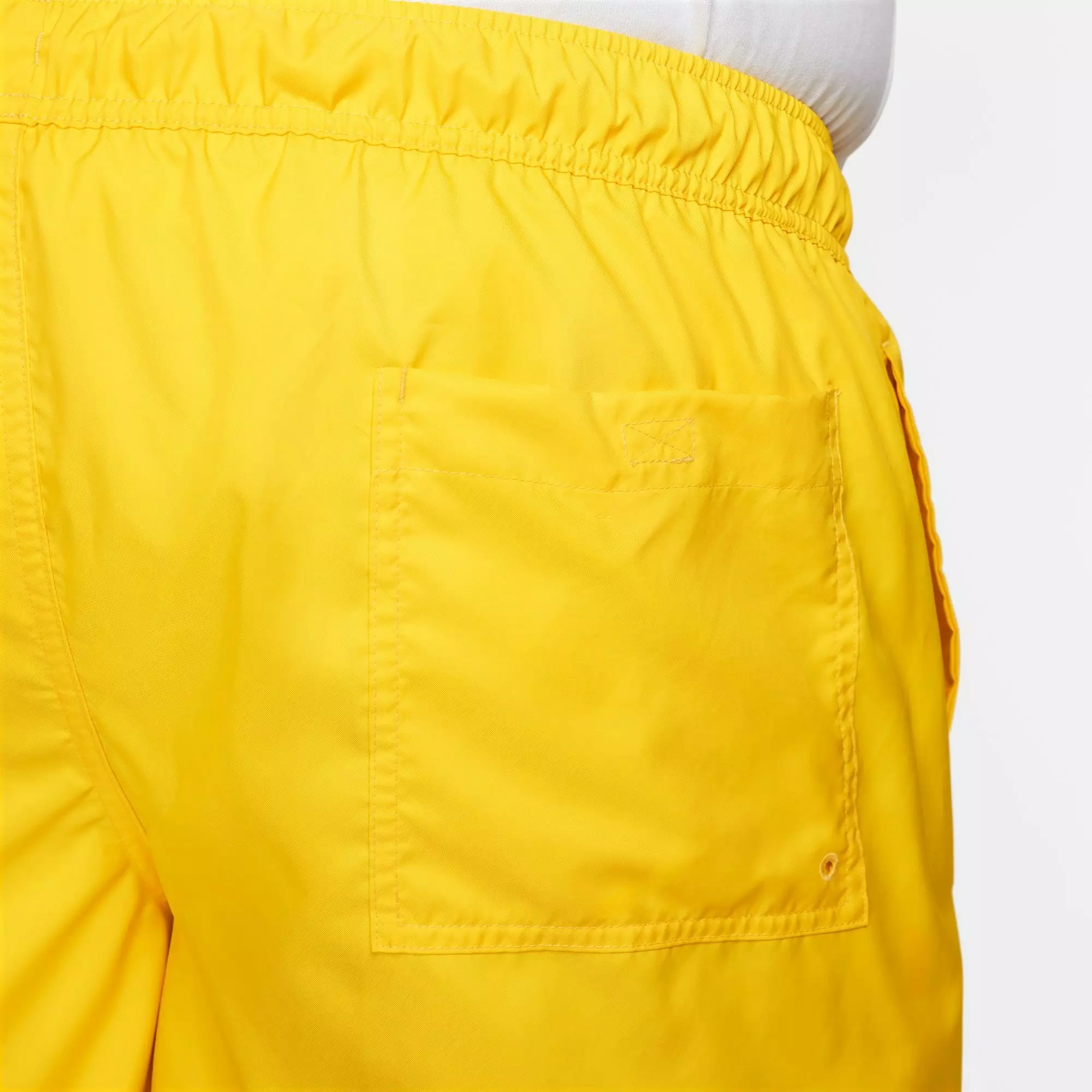 Nike Men's Club Flow Shorts - Yellow - YELLOW