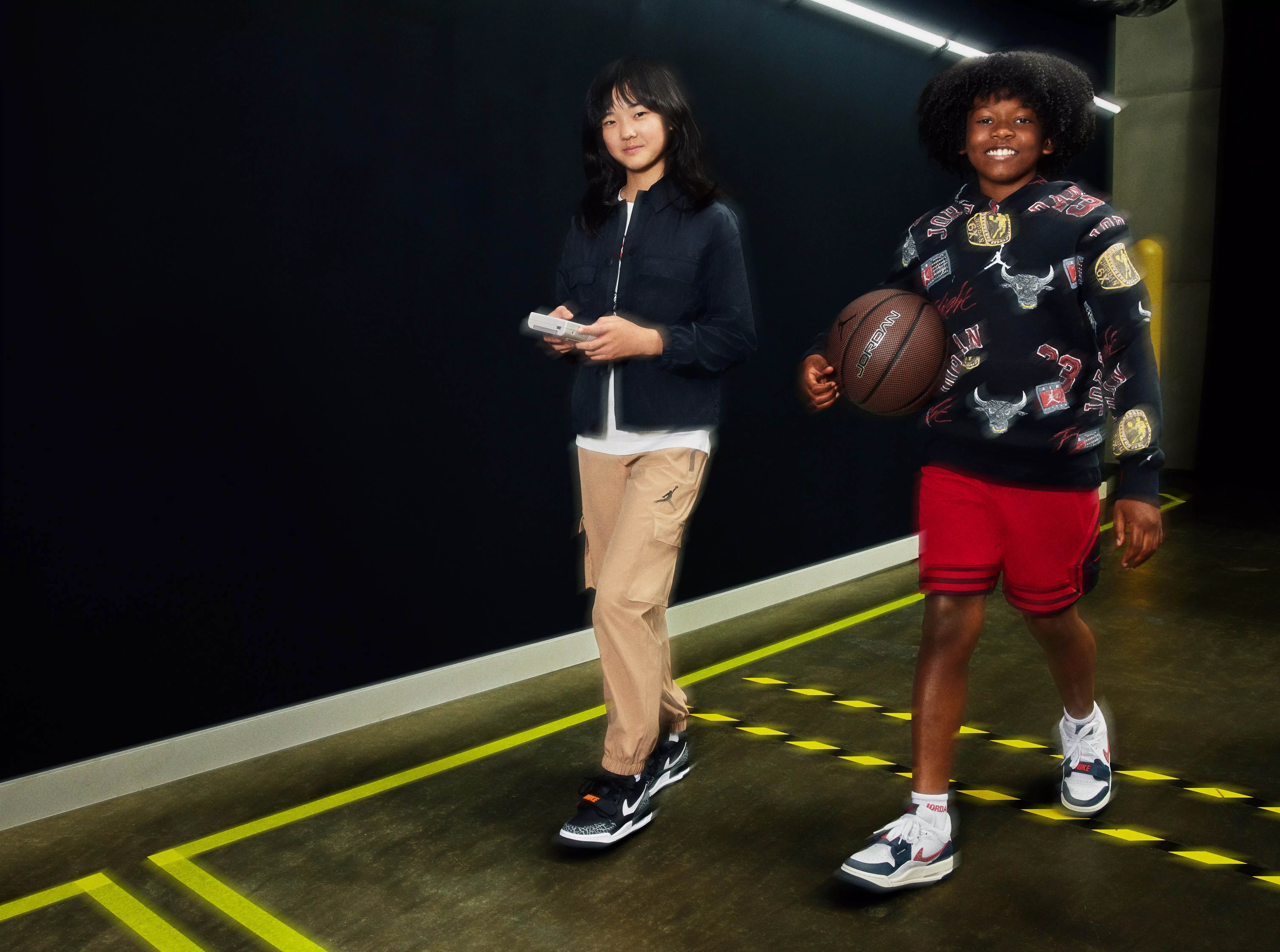 Jordan Big Boys' MJ Essentials Printed Fleece Pullover - BLACK