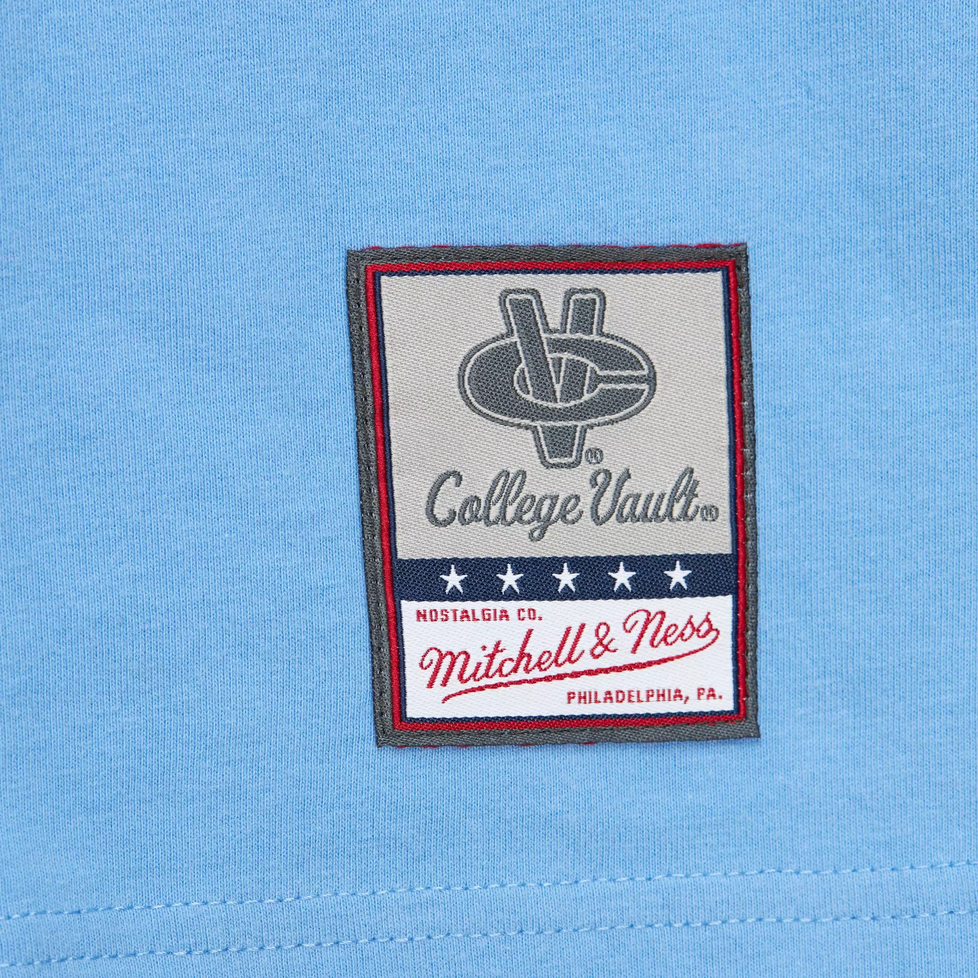 Mitchell & Ness Men's North Carolina Tar Heels Hometown Vintage Logo Short Sleeve Shirt - Light Blue - LIGHT BLUE