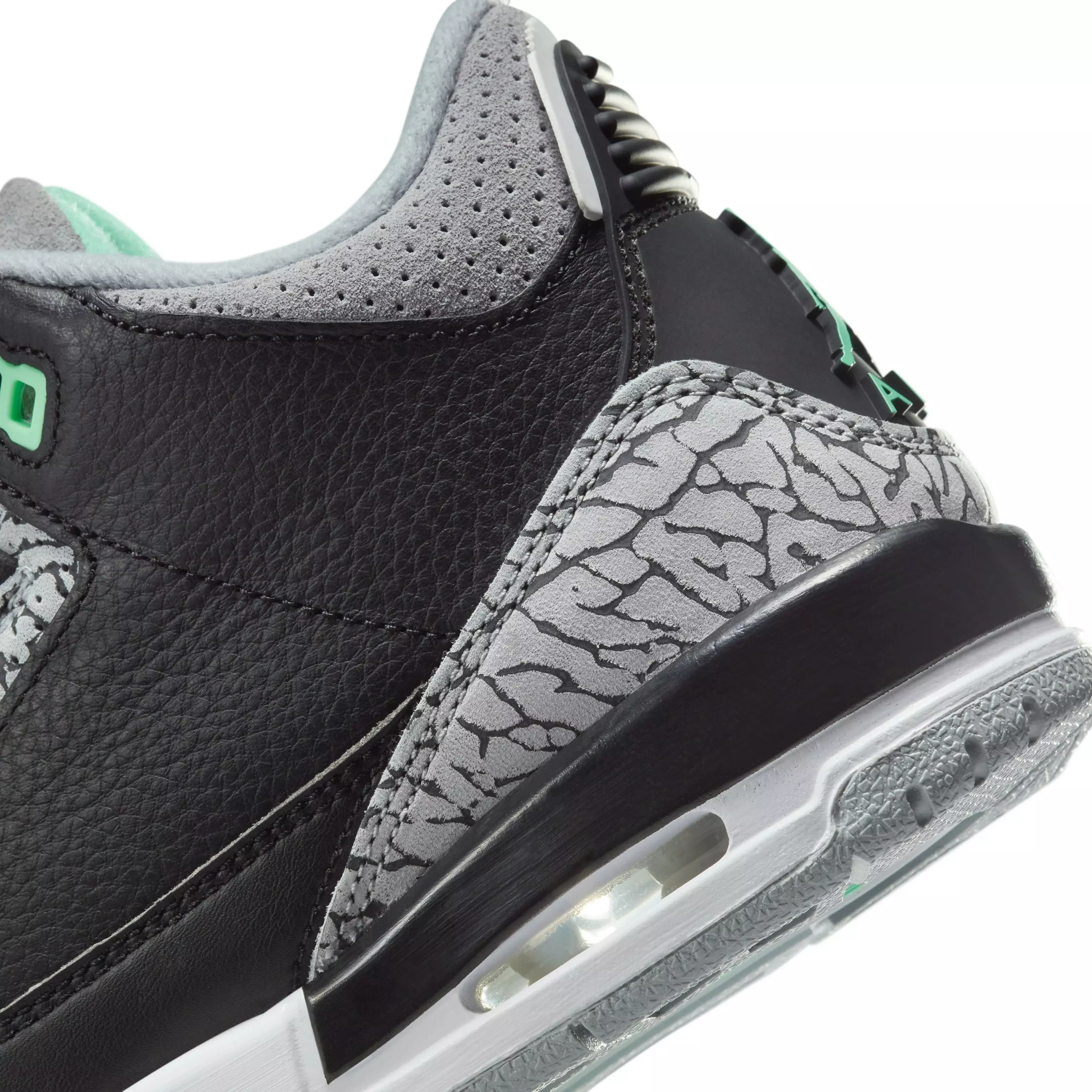 Jordan 3 Retro "Green Glow" Men's Shoe - BLACK/GREEN GLOW/WOLF GREY