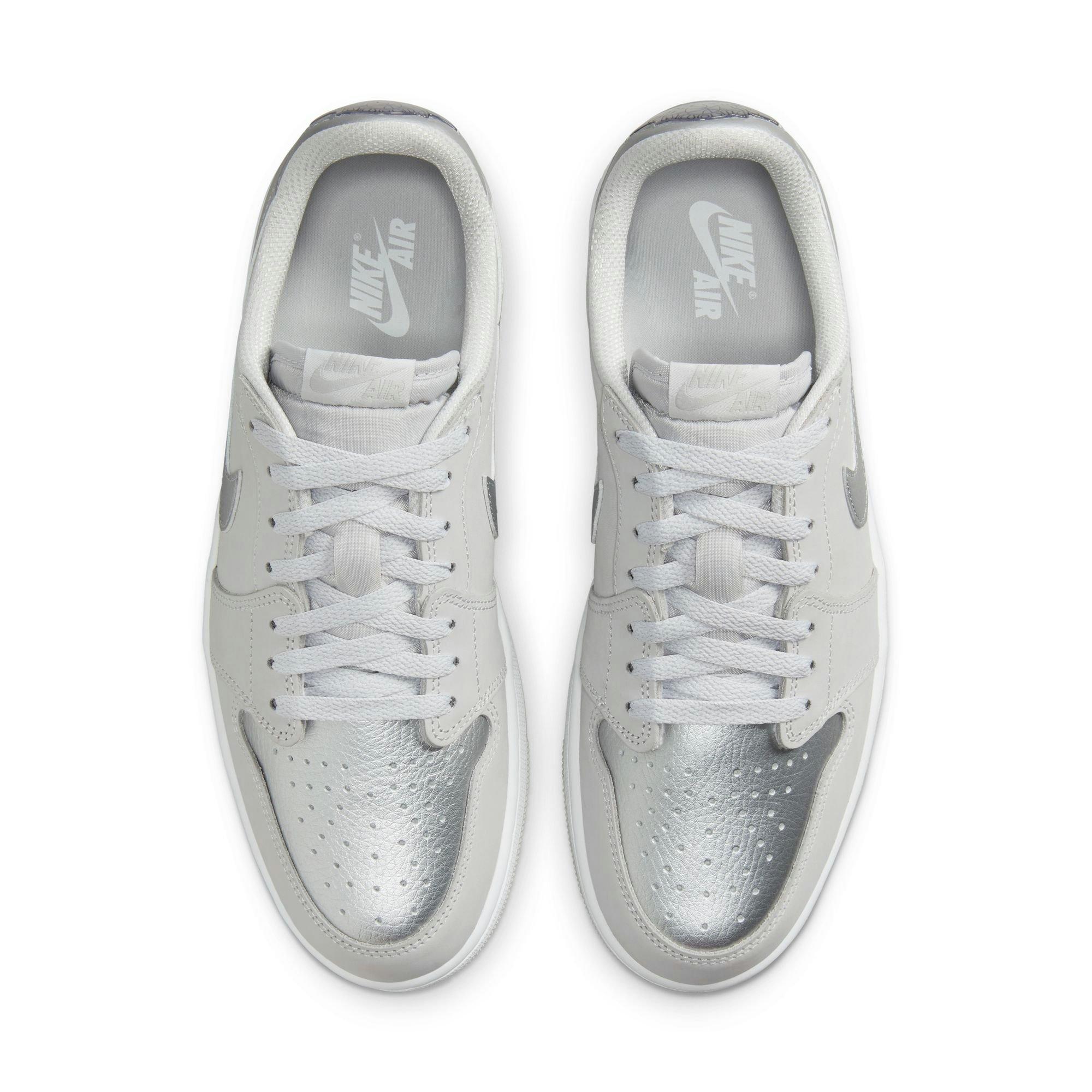 Jordan 1 Retro Low OG "Metallic Silver" Men's Shoe - NEUTRAL GREY/METALLIC SILVER/WHITE Thumbnail View 11