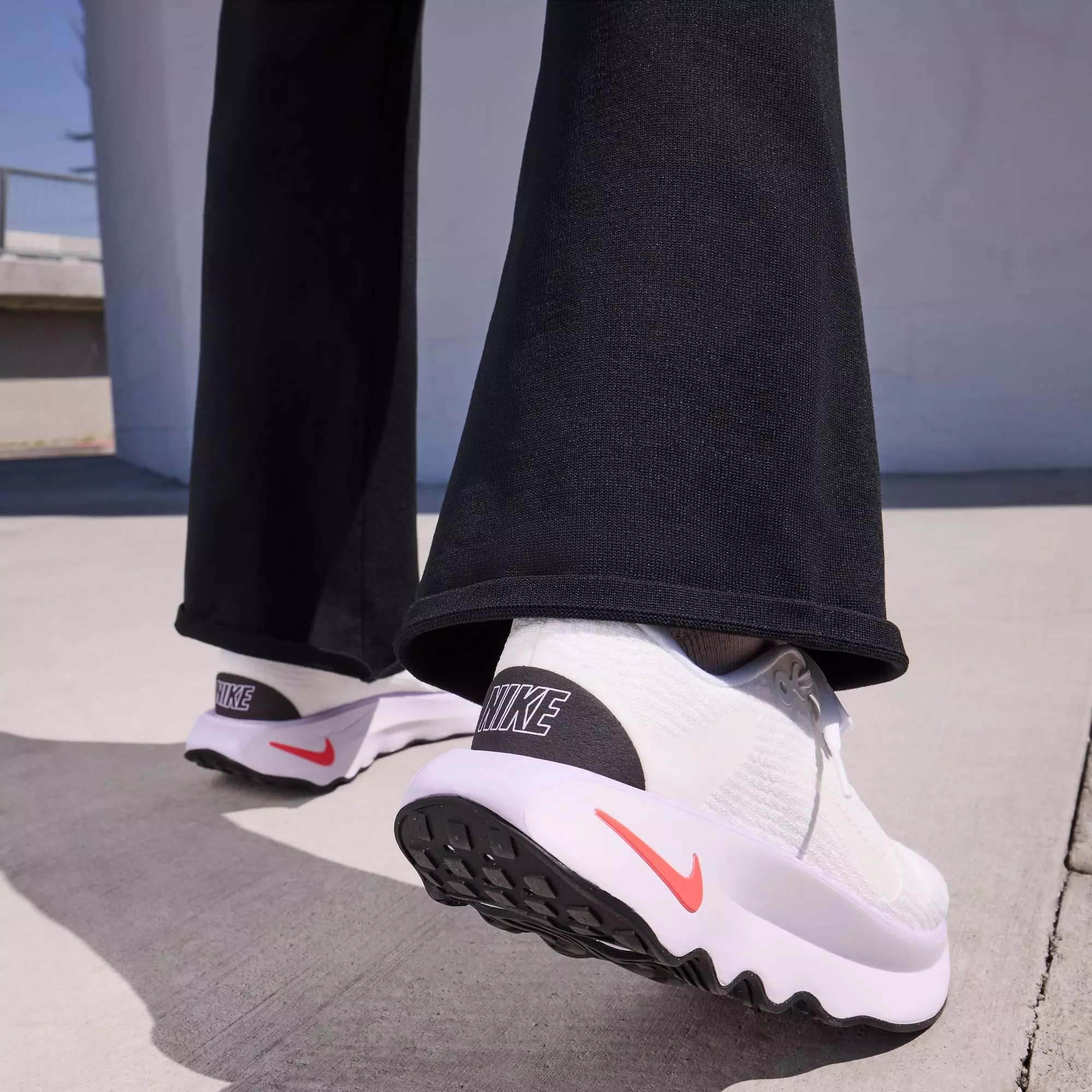 Nike Motiva "White/Lilac Bloom/Barely Grape" Women's Walking Shoe - WHITE/PURPLE