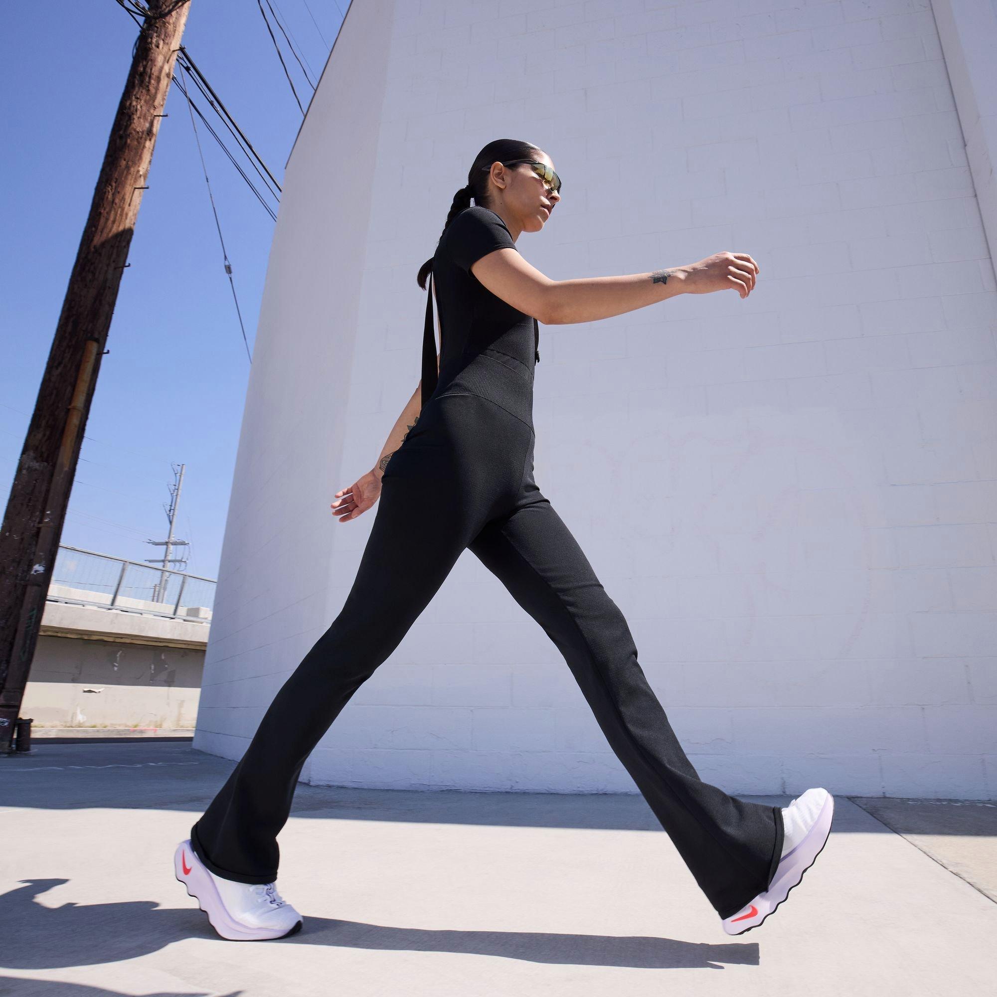 Nike Motiva "White/Lilac Bloom/Barely Grape" Women's Walking Shoe - WHITE/PURPLE Thumbnail View 11