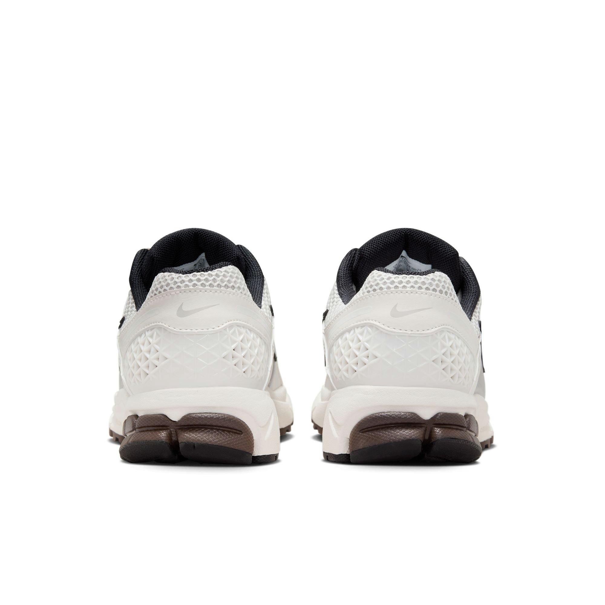 Nike Zoom Vomero 5 "Phantom/MTLC Platinum/Lt Iron Ore" Women's Shoe - OFF-WHITE Thumbnail View 6