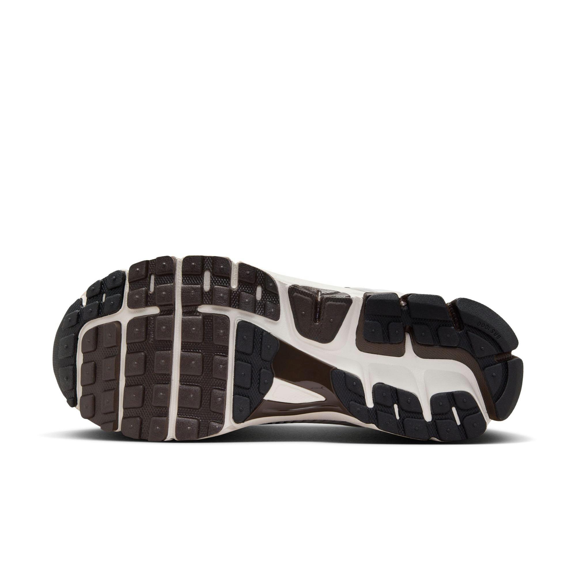 Nike Zoom Vomero 5 "Phantom/MTLC Platinum/Lt Iron Ore" Women's Shoe - OFF-WHITE Thumbnail View 9