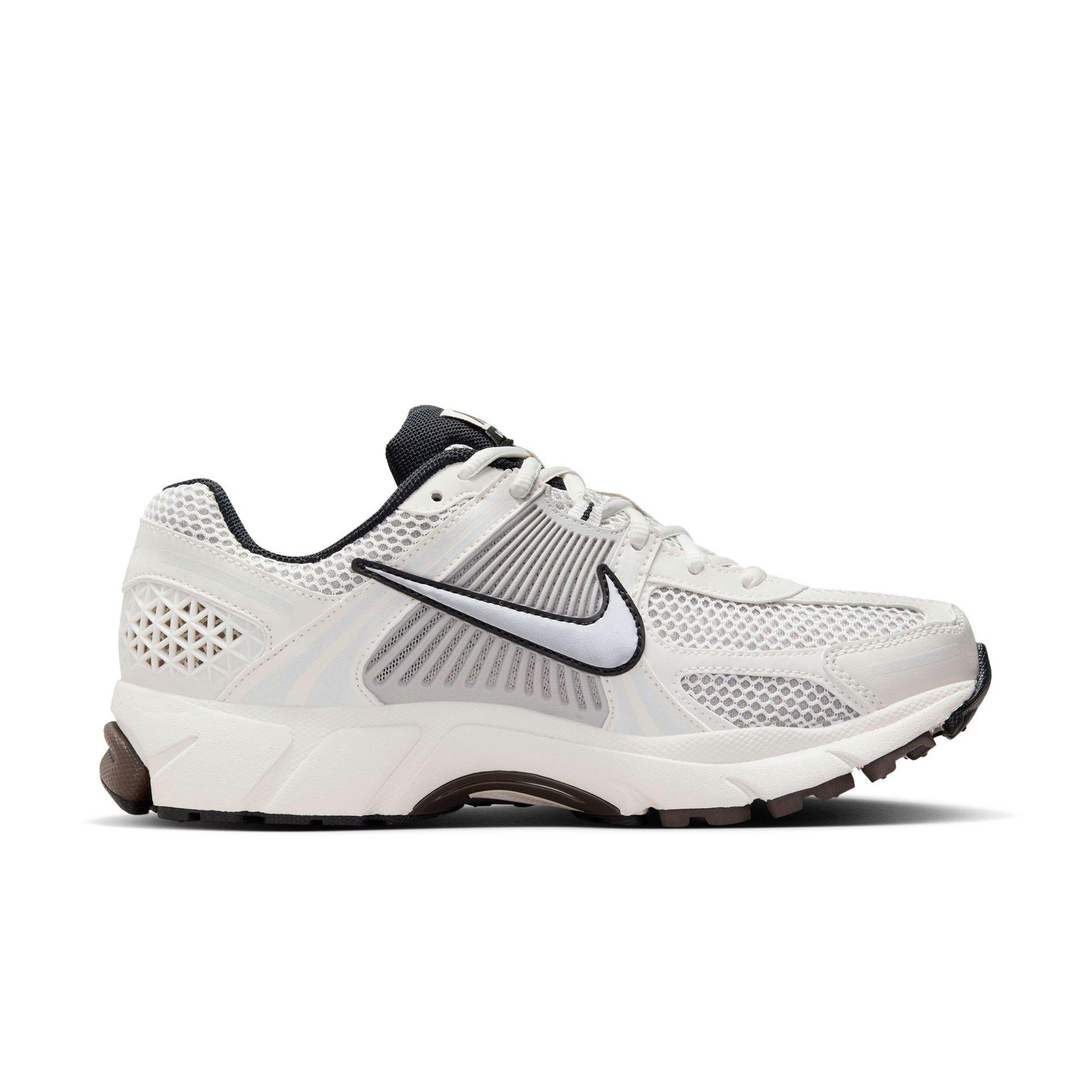 Nike Zoom Vomero 5 "Phantom/MTLC Platinum/Lt Iron Ore" Women's Shoe - OFF-WHITE Thumbnail View 2