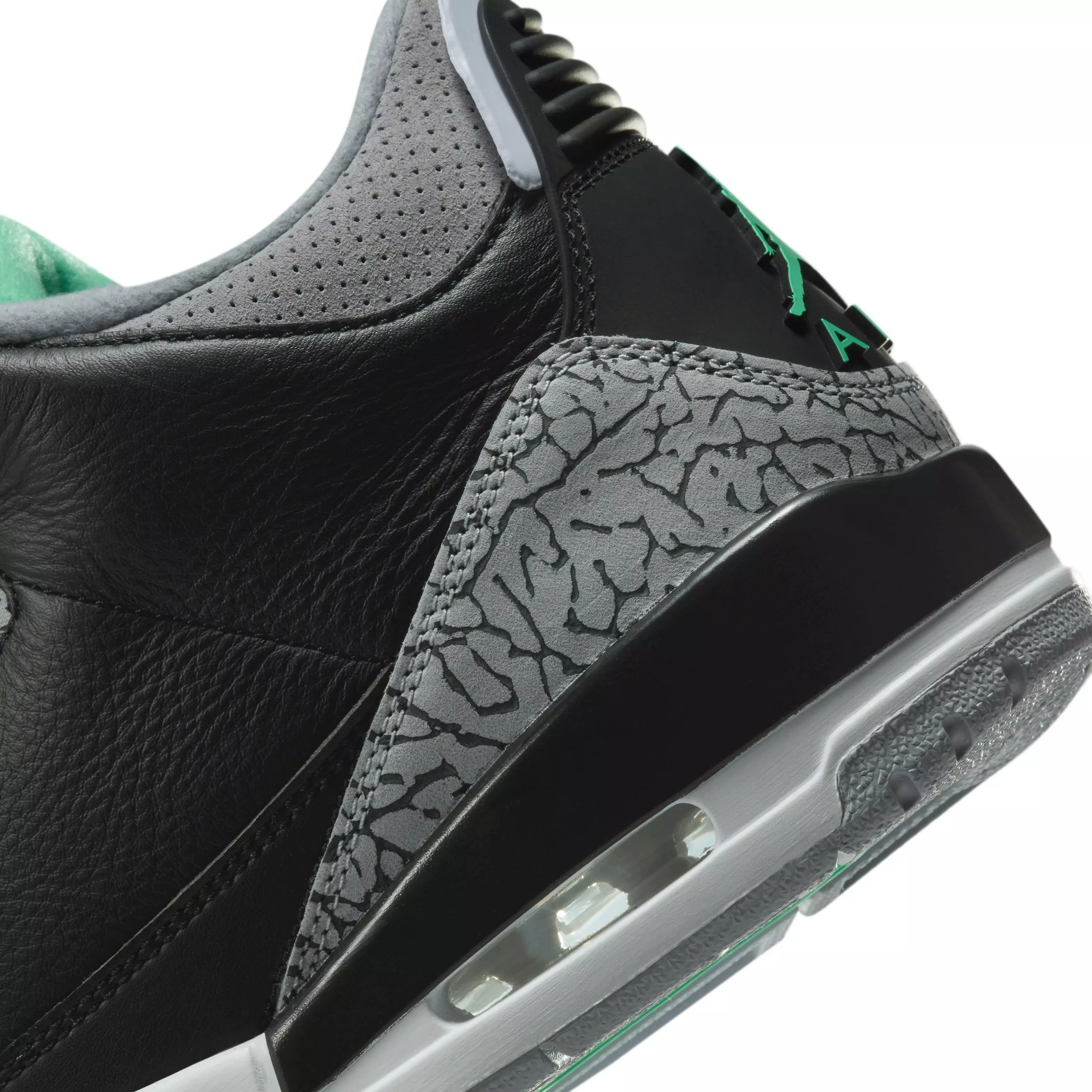 Jordan 3 Retro "Green Glow" Grade School Kids' Shoe - BLACK/GREEN GLOW/WHITE