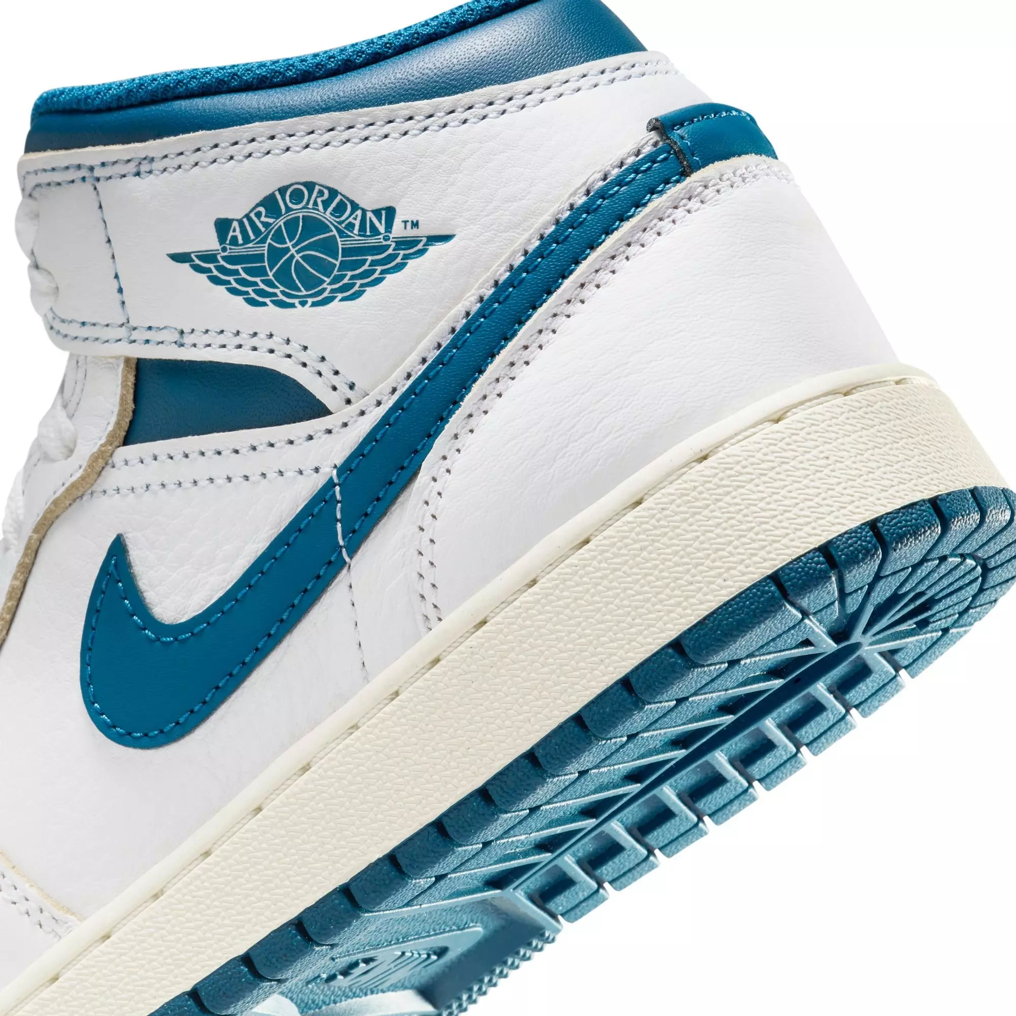 Jordan 1 Mid SE "White/Industrial Blue/Sail" Grade School Boys' Shoe - WHITE/BLUE