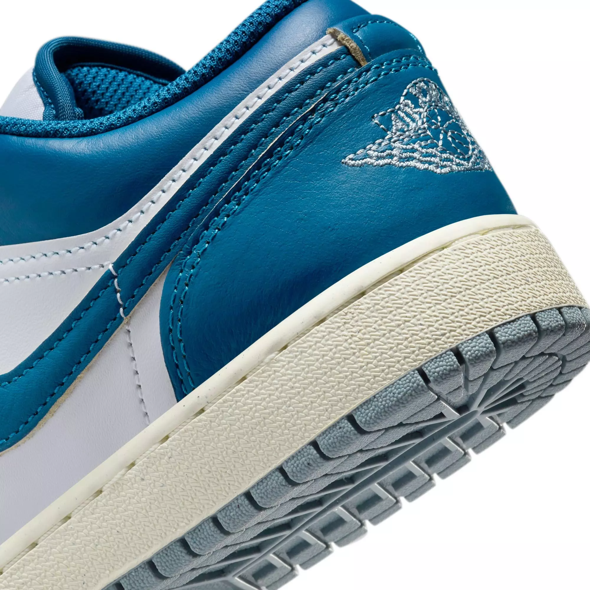 Jordan 1 Low SE "White/Industrial Blue/Blue Grey/Sail" Grade School Boys' Shoe - WHITE/BLUE