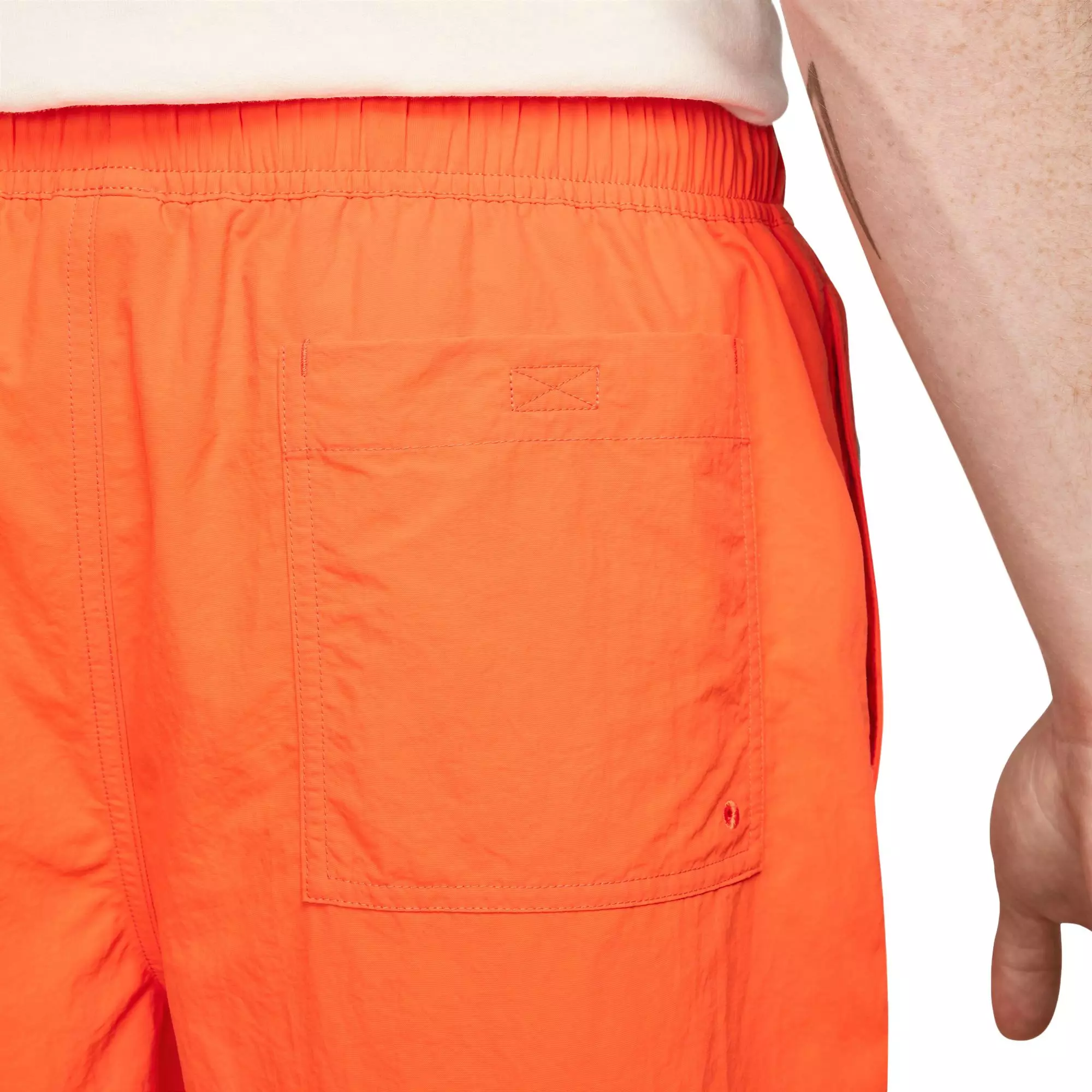 Nike Men's Woven Club Flow Shorts - ORANGE
