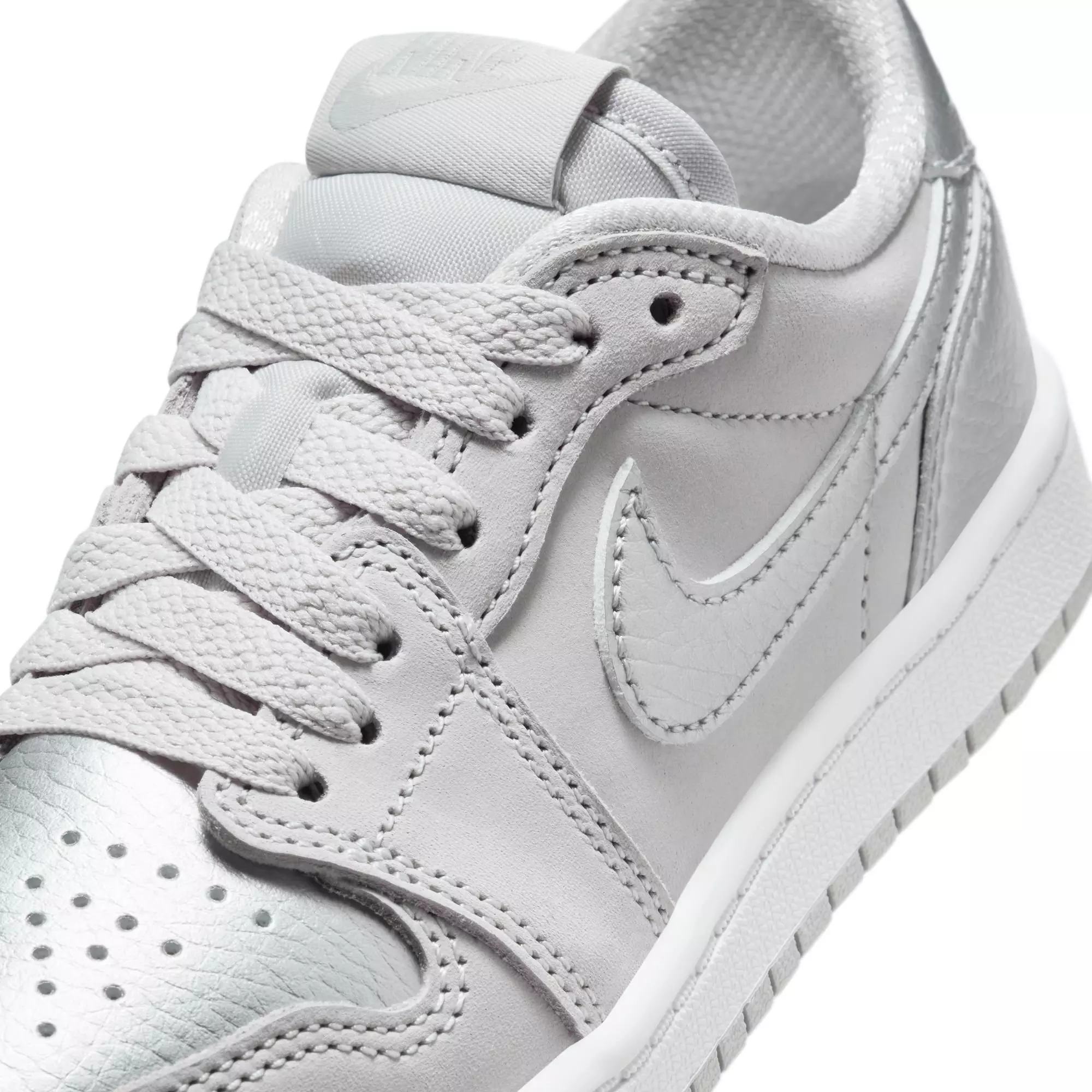 Jordan 1 Retro Low OG "Metallic Silver" Preschool Kids' Shoe - NEUTRAL GREY/METALLIC SILVER/WHITE