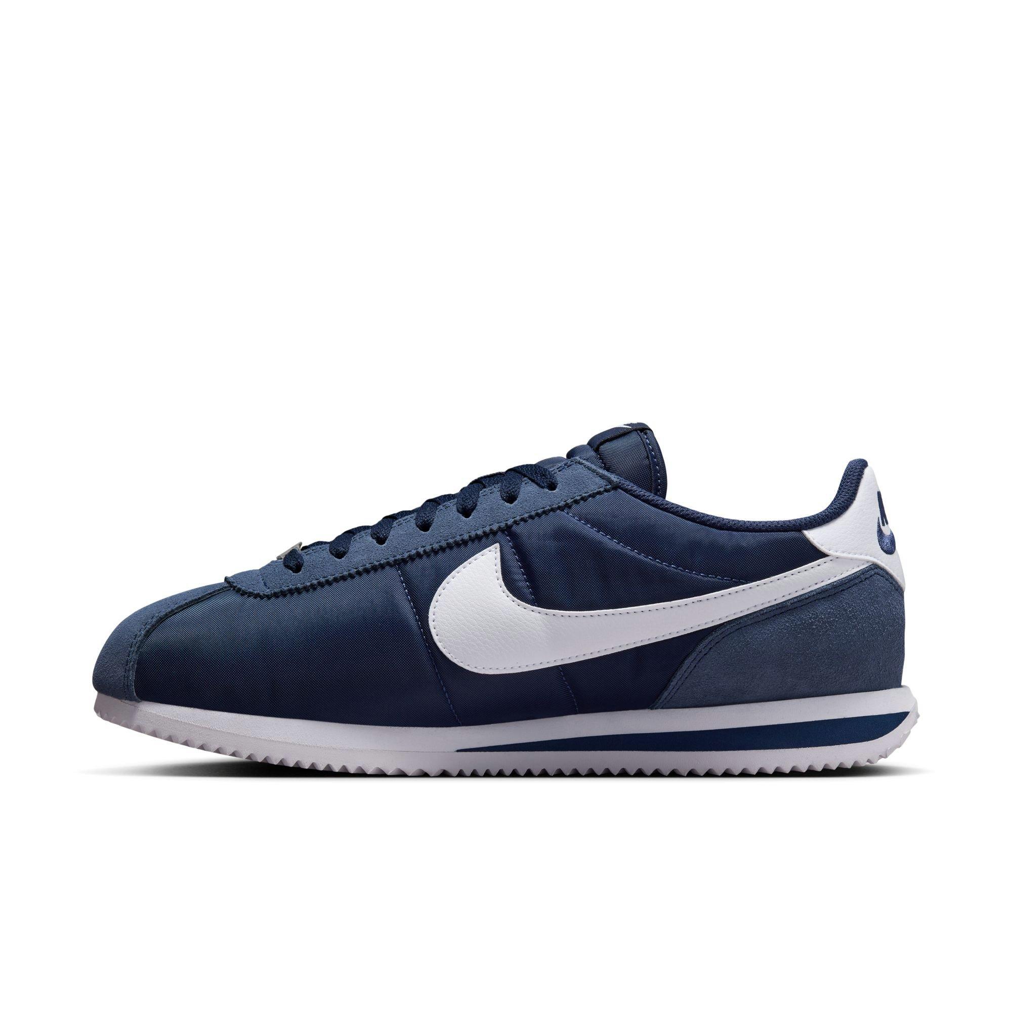 Navy blue nikes mens hotsell