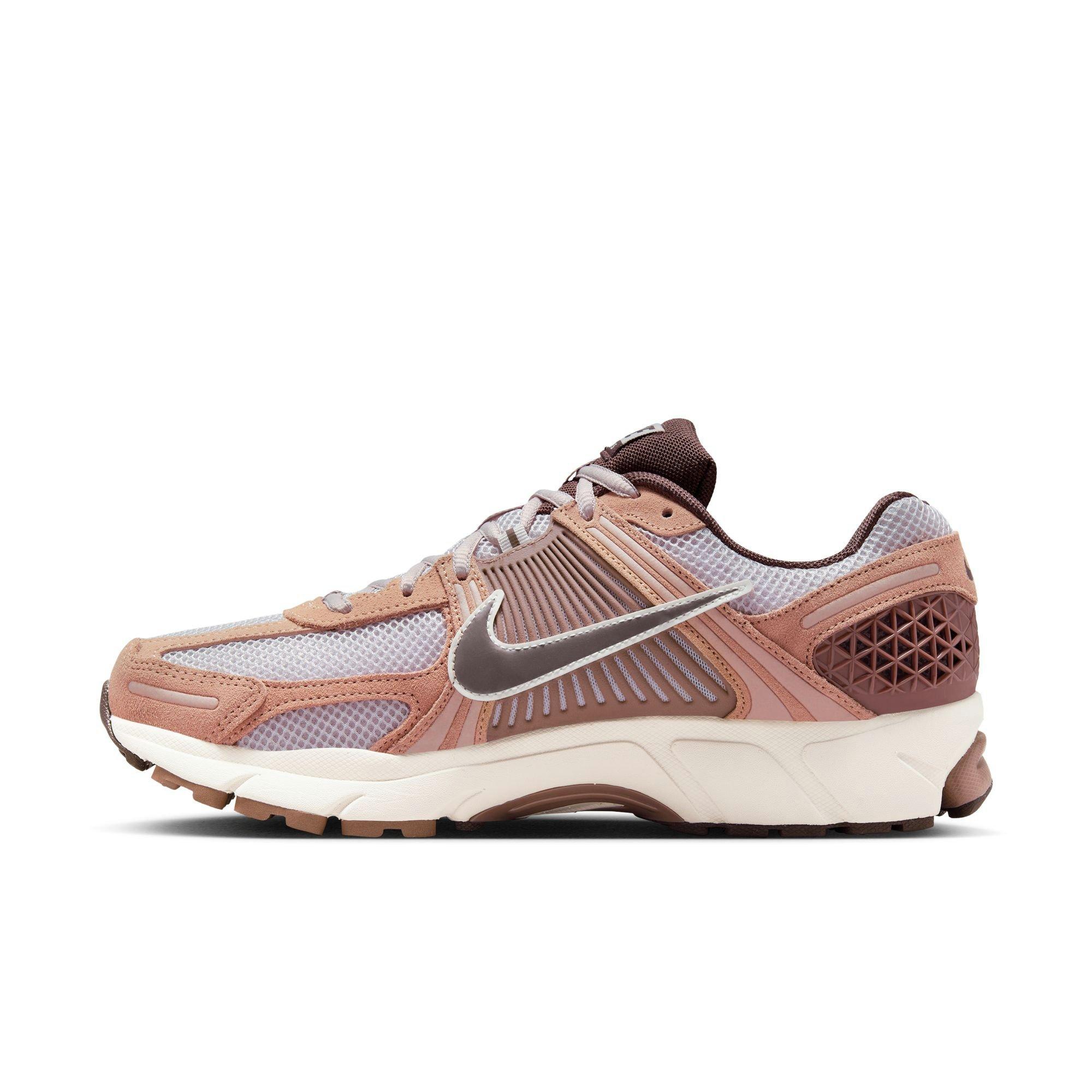 Nike Zoom Vomero 5 "Dusted Clay/Earth/Platinum Violet" Men's Shoe - BROWN Thumbnail View 4