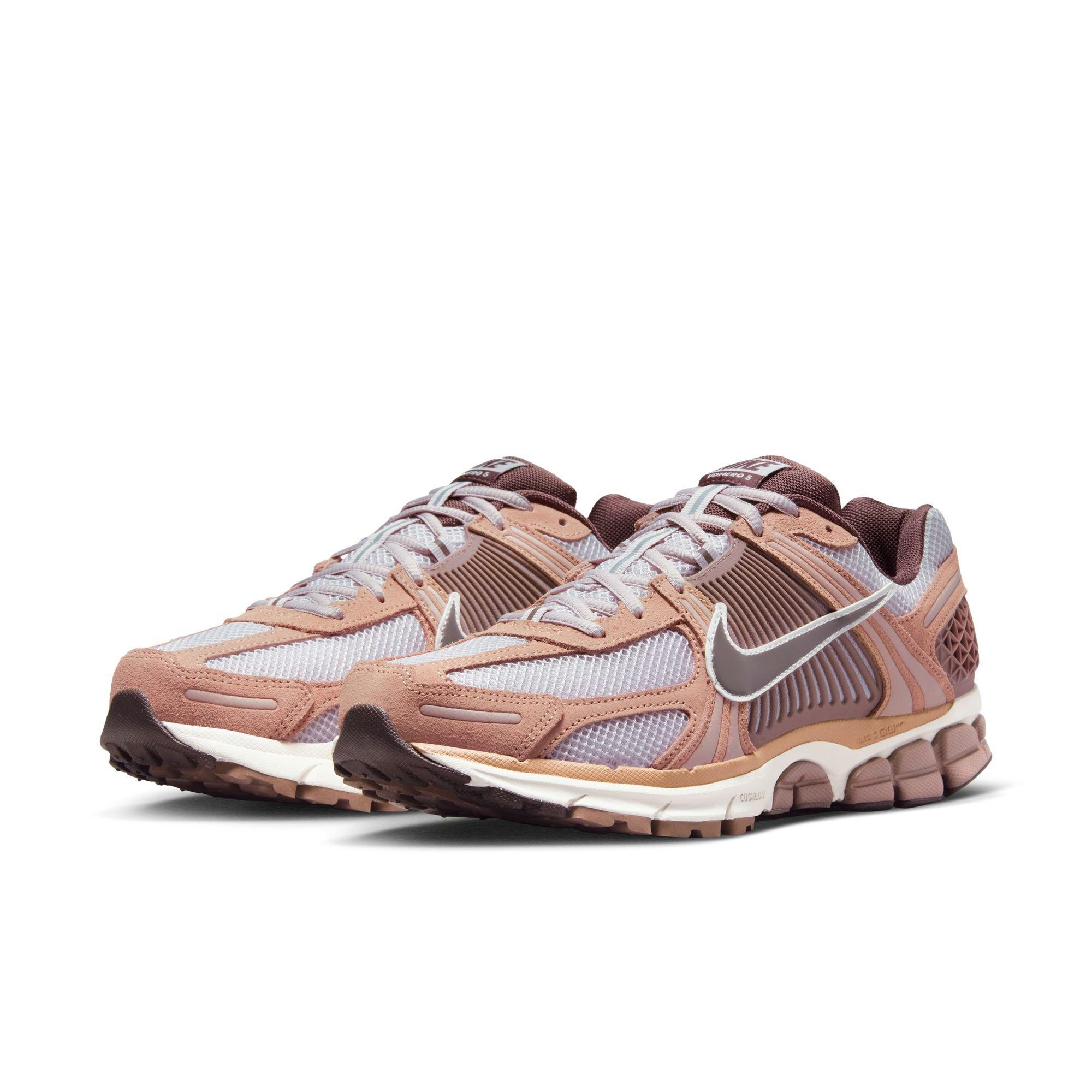 Nike Zoom Vomero 5 "Dusted Clay/Earth/Platinum Violet" Men's Shoe - BROWN Thumbnail View 5