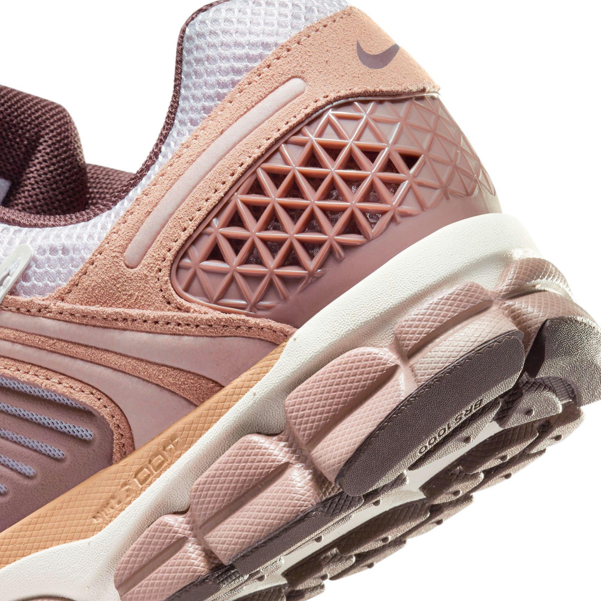 Nike Zoom Vomero 5 "Dusted Clay/Earth/Platinum Violet" Men's Shoe - BROWN Thumbnail View 10