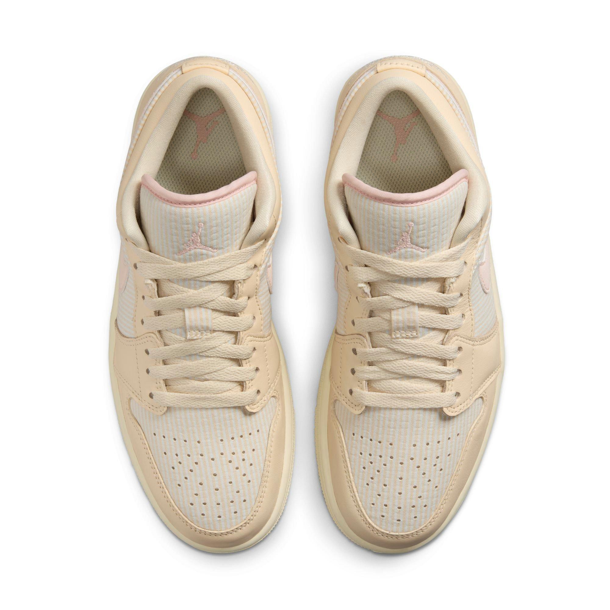 Jordan 1 Low SE Women's Muslin/Legend Pink/Sail/Coconut Milk Shoe