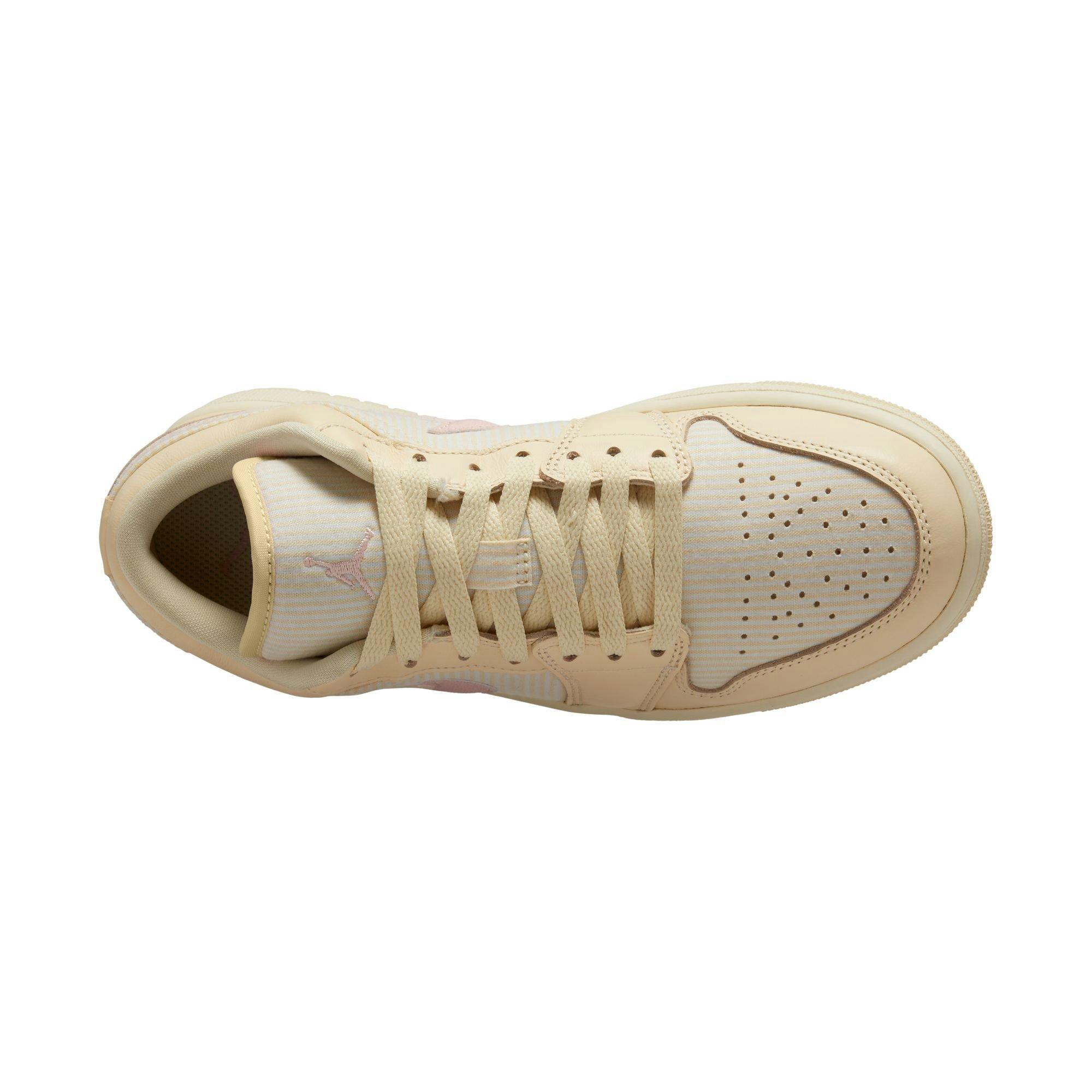 Jordan 1 Low SE Women's Muslin/Legend Pink/Sail/Coconut Milk Shoe