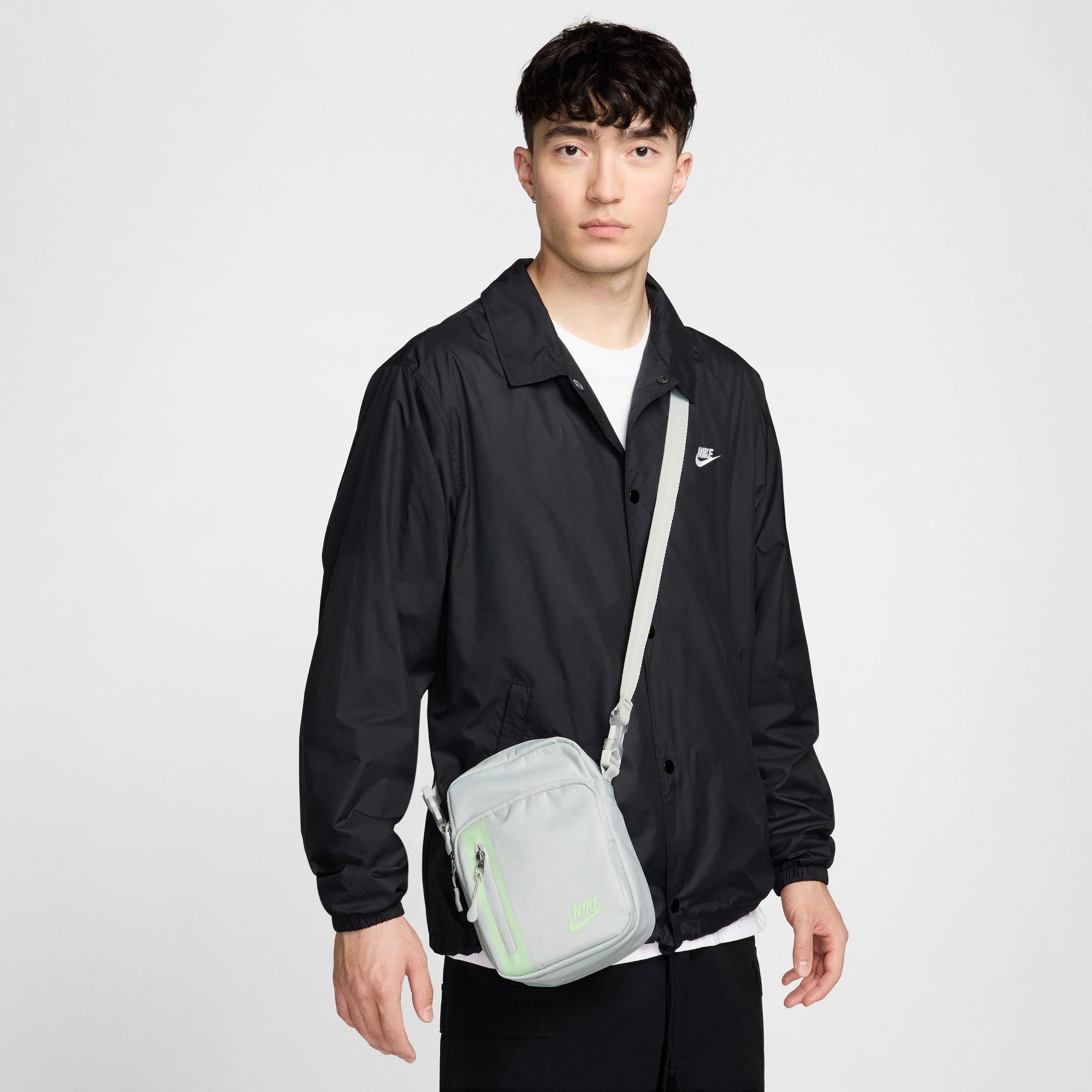 Nike Elemental Premium Crossbody Bag