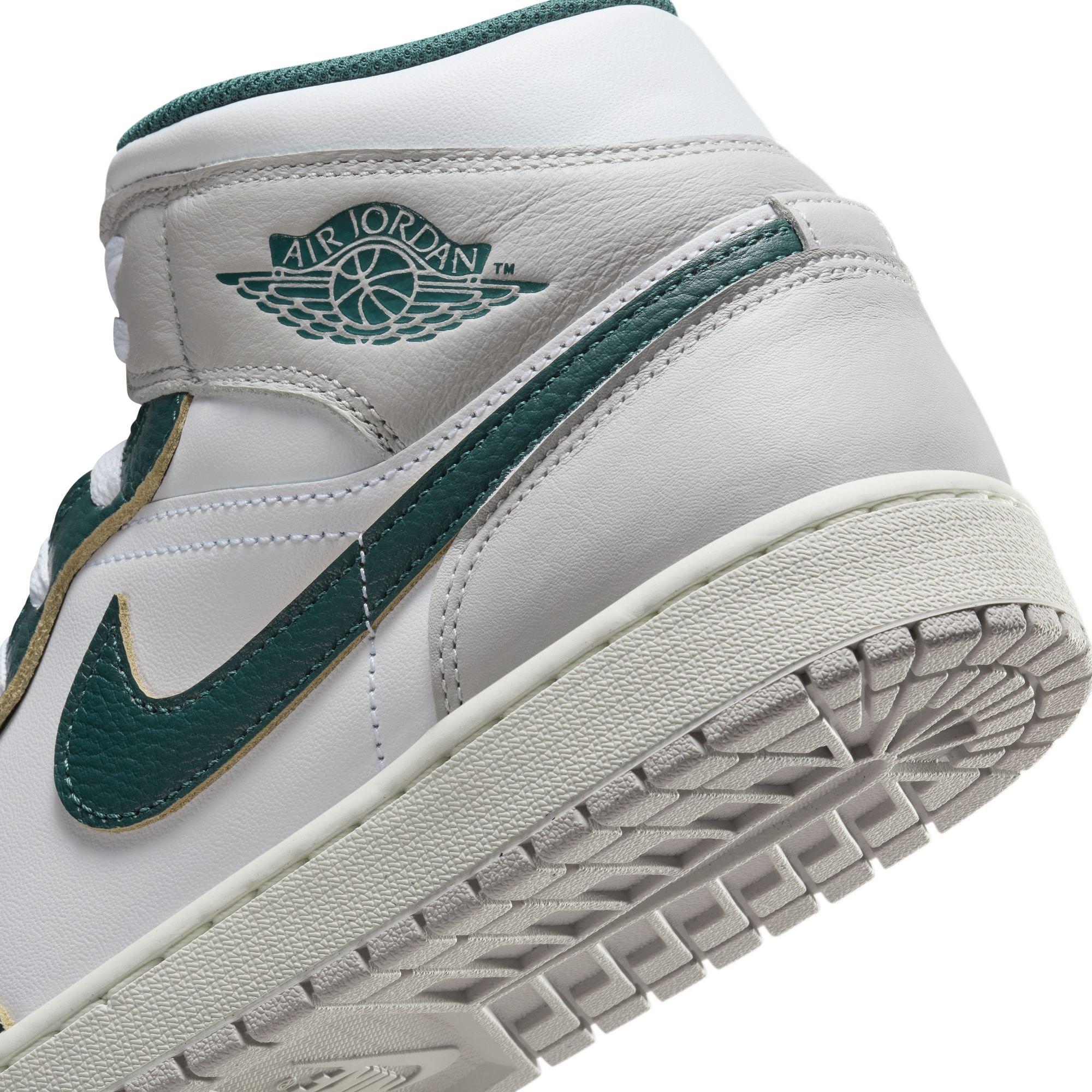 Jordan 1 Mid SE 